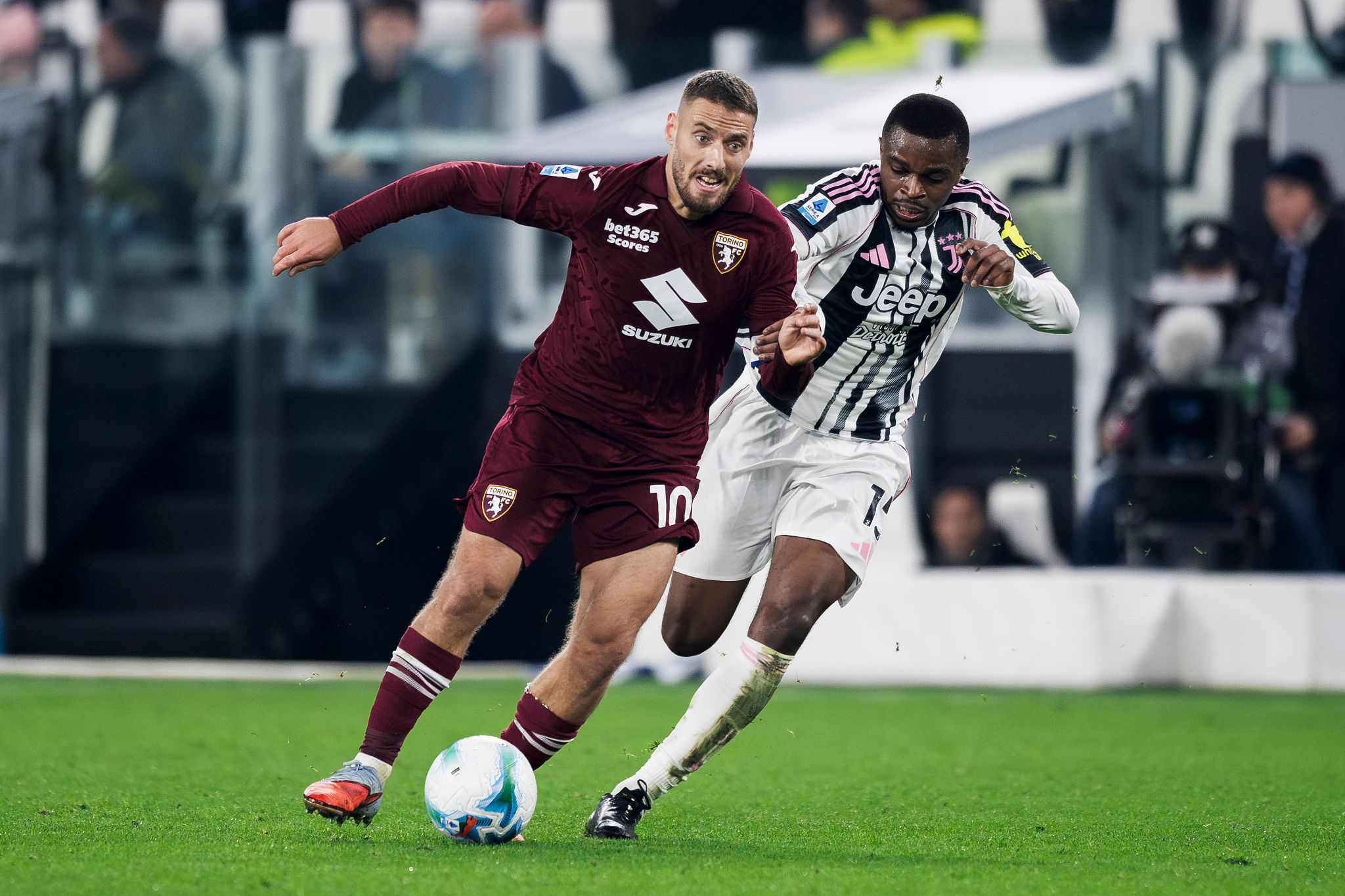 Gesto dell’aereo nel derby: Daspo per quattro tifosi juventini