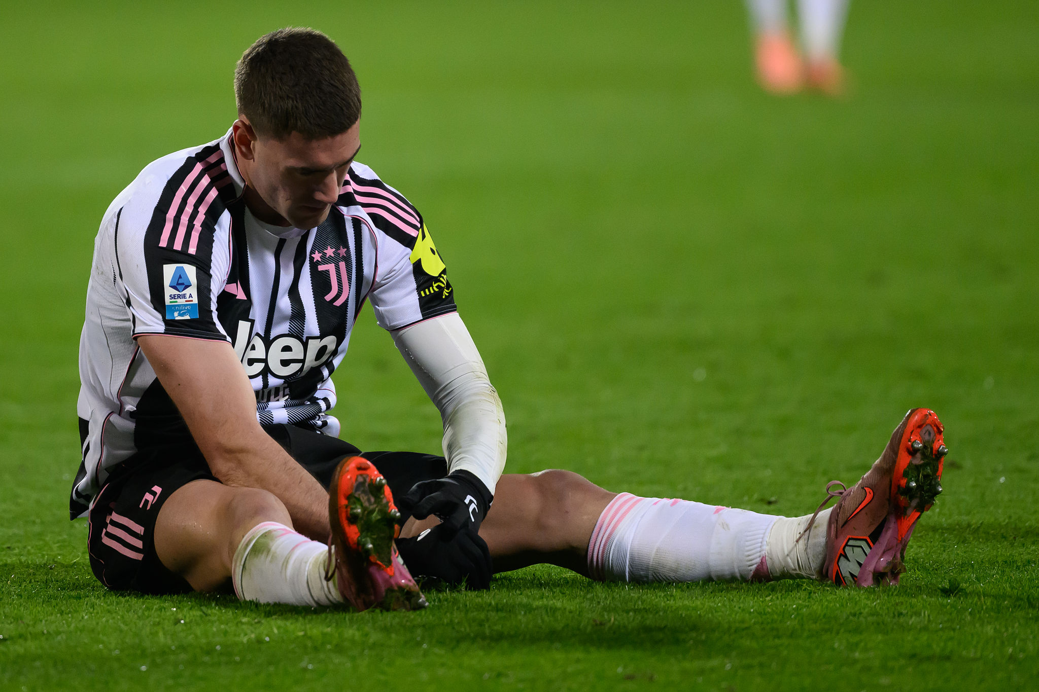 Rigore revocato a Vlahovic: cosa è successo nell’area del Monza