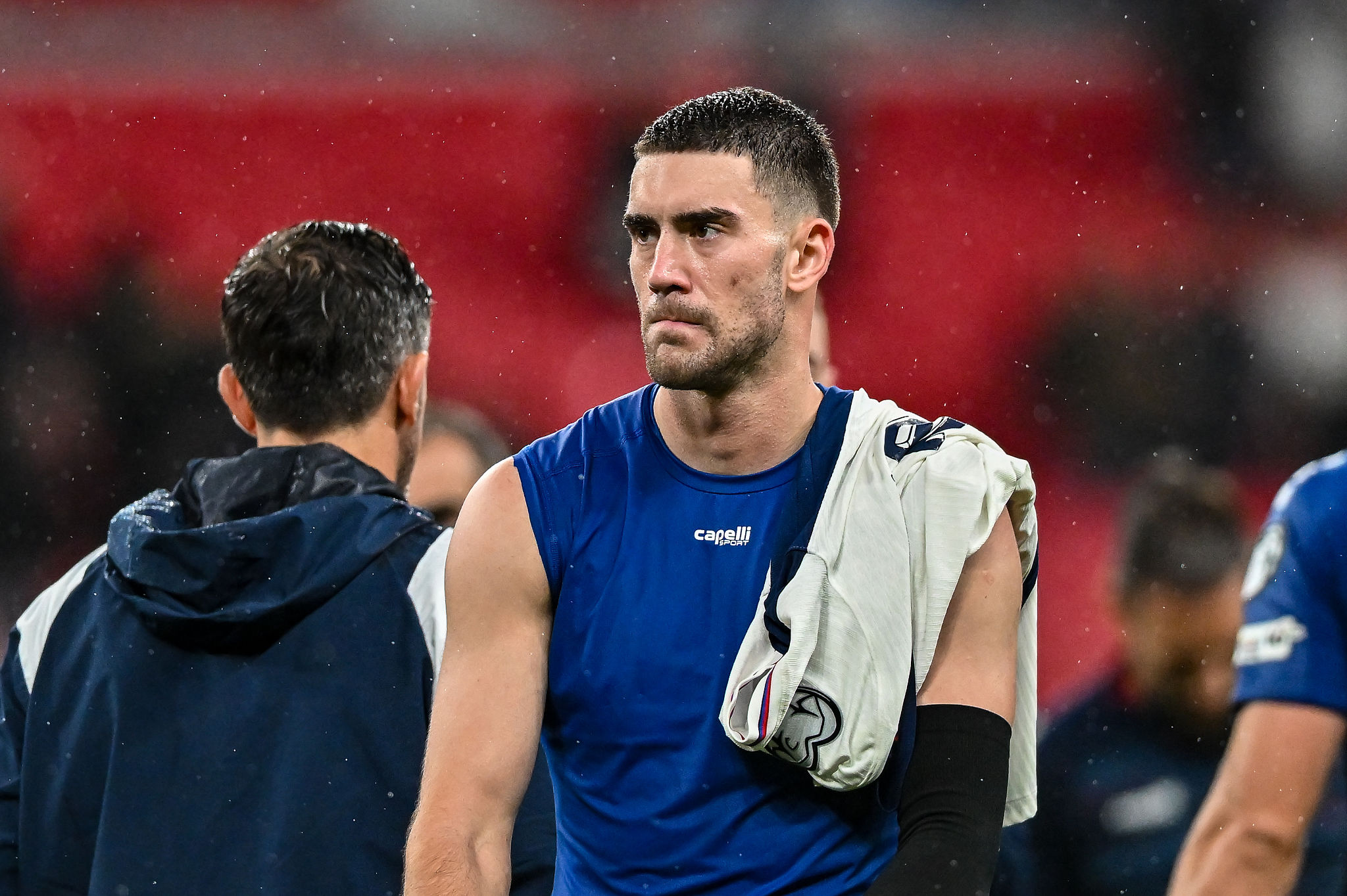 Vlahovic, sospiro di sollievo per la Juventus: gli esami strumentali escludono lesioni