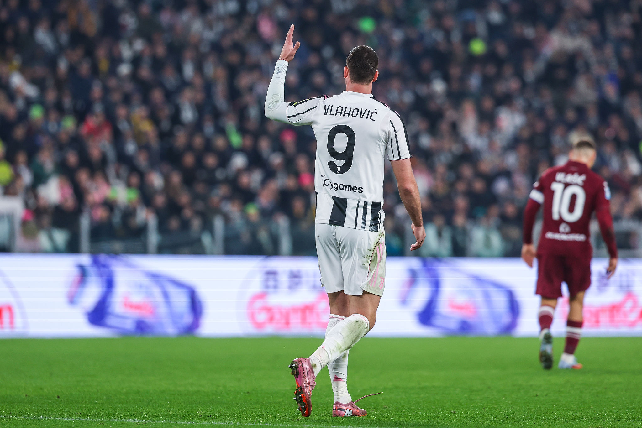 Patto Vlahovic-Juve: tregua sul rinnovo, ogni discorso è rimandato a fine stagione