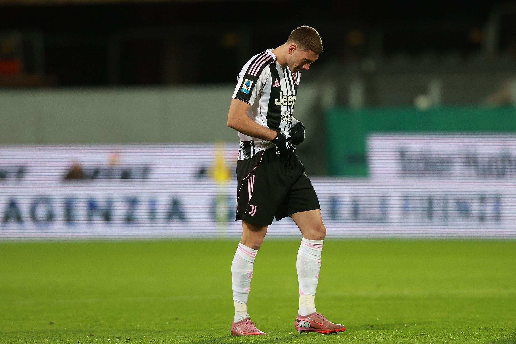 Cori discriminatori contro Vlahovic in Fiorentina-Juventus: cosa è successo