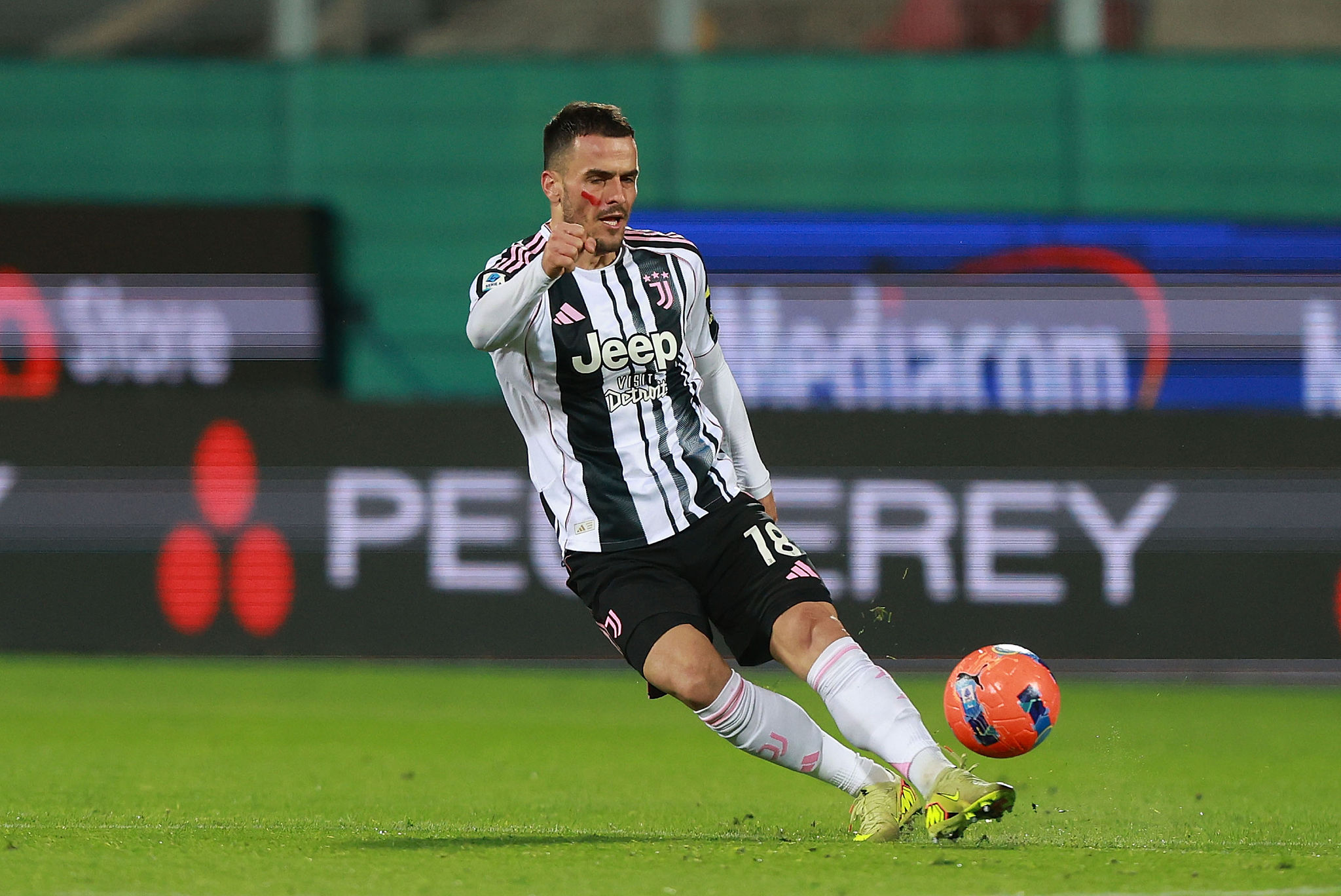 Kostic, da esubero a risorsa: la Juventus valuta il rinnovo