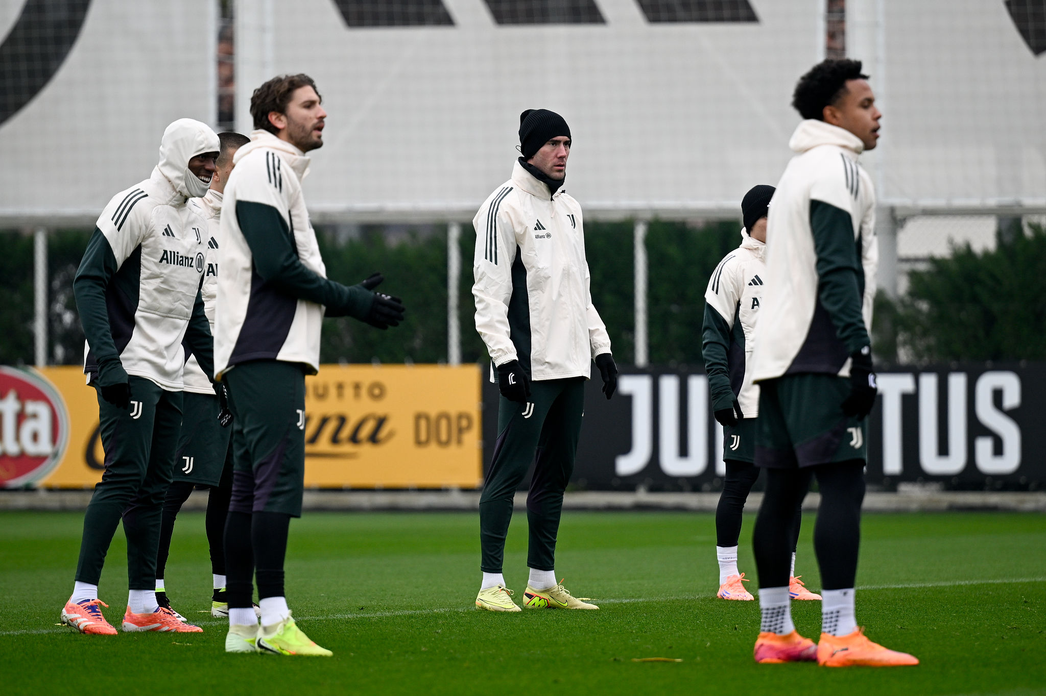 Vlahovic, allarme rientrato. L’attaccante sarà disponibile per il Cagliari