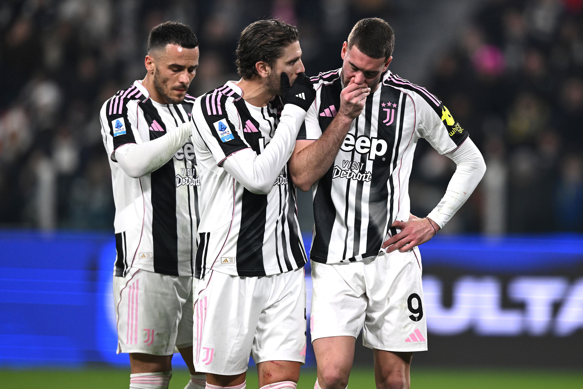 Vlahovic, allarme muscolare: l’attaccante esce in lacrime durante Juventus-Cagliari