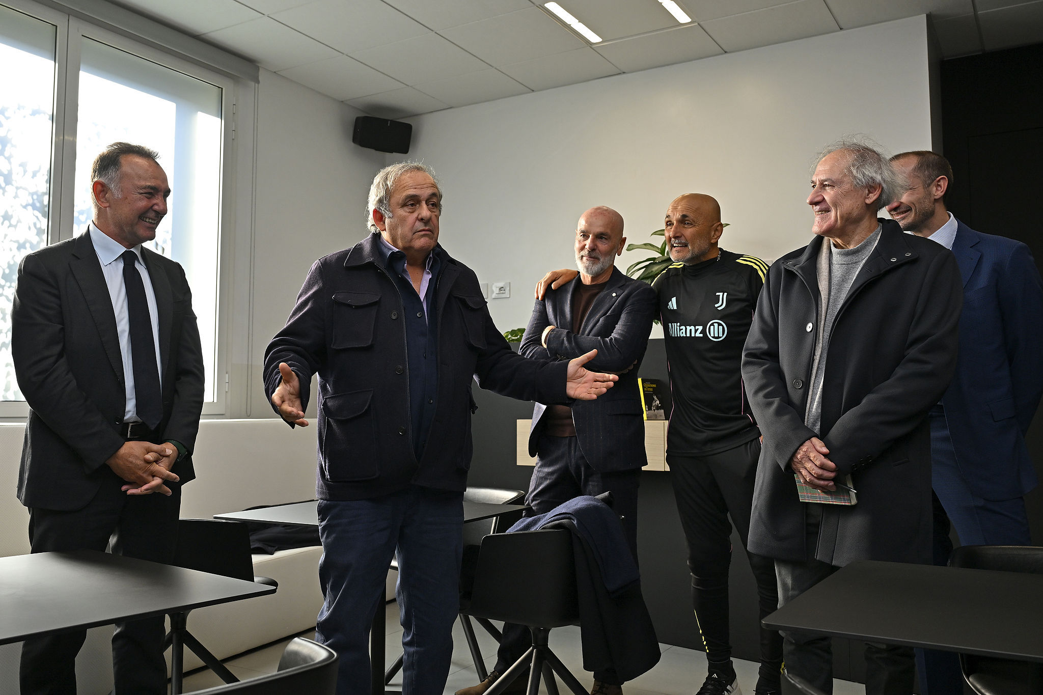 Leggende bianconere alla Continassa: l’incontro tra la Juve del 1985 e la squadra di oggi