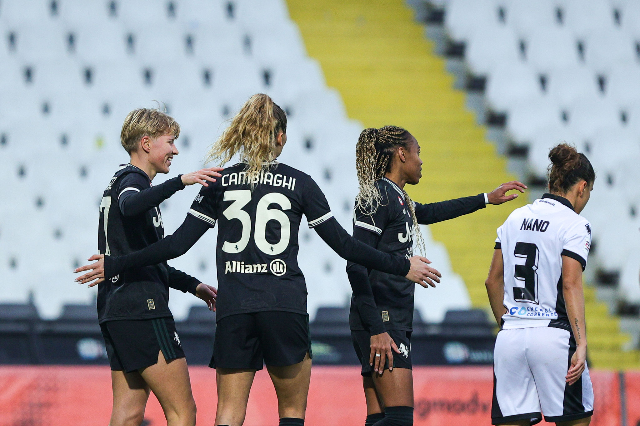 Allenamento a ranghi ridotti per la Juve, gestione per Bremer