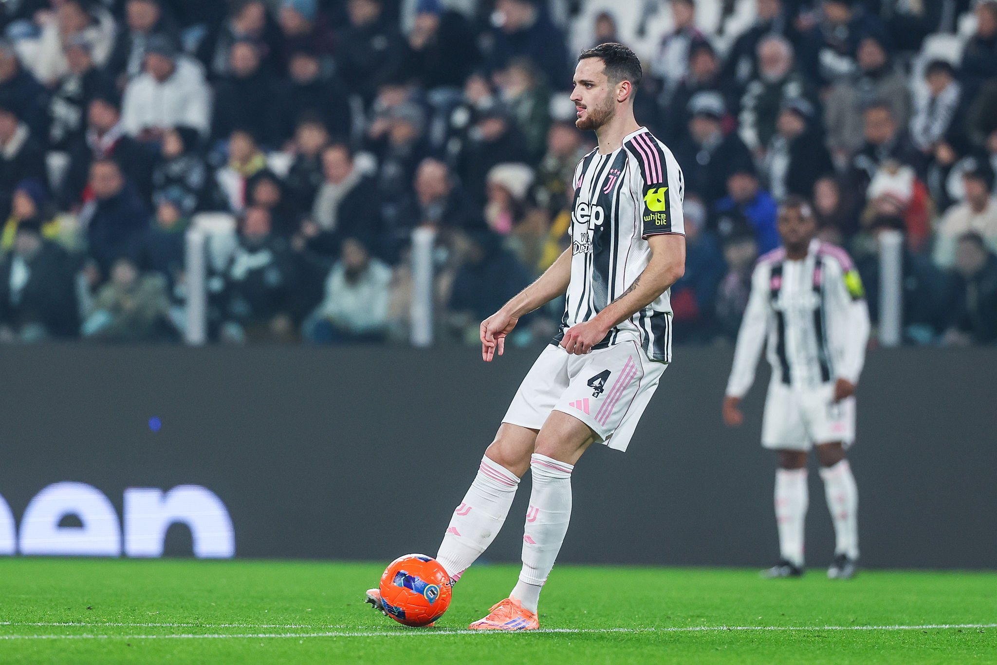 Scambio Gatti-De Winter, la Juventus valuta il ritorno del difensore belga