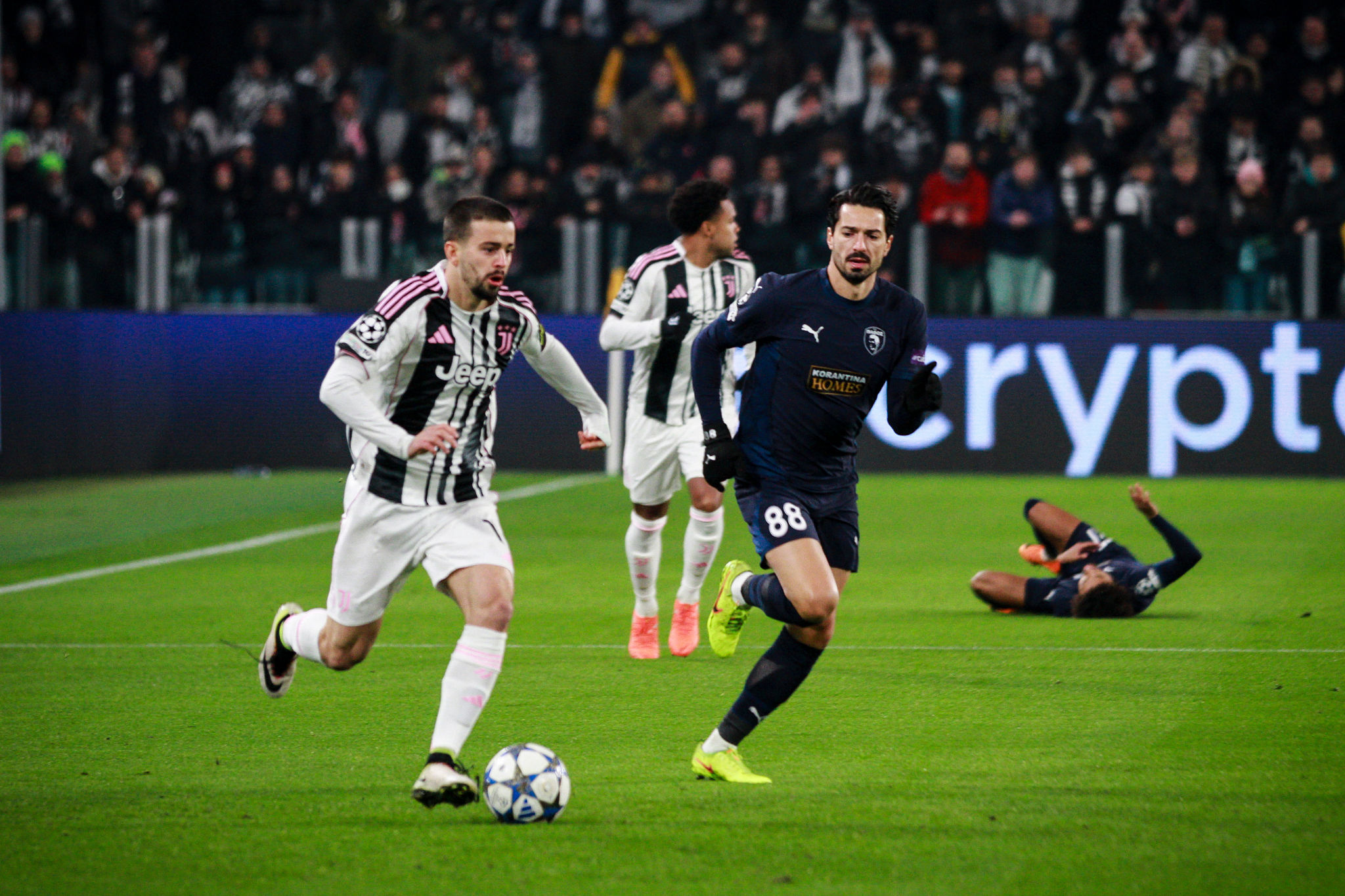 L’azzardo Zhegrova non paga. A Spalletti basta un tempo per cambiare la Juventus