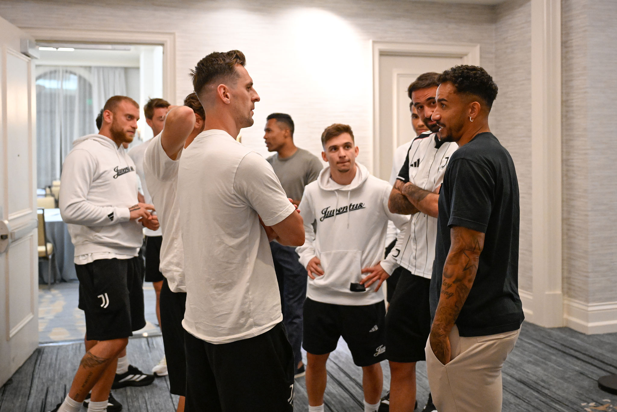 Danilo fa visita alla Continassa: i dettagli