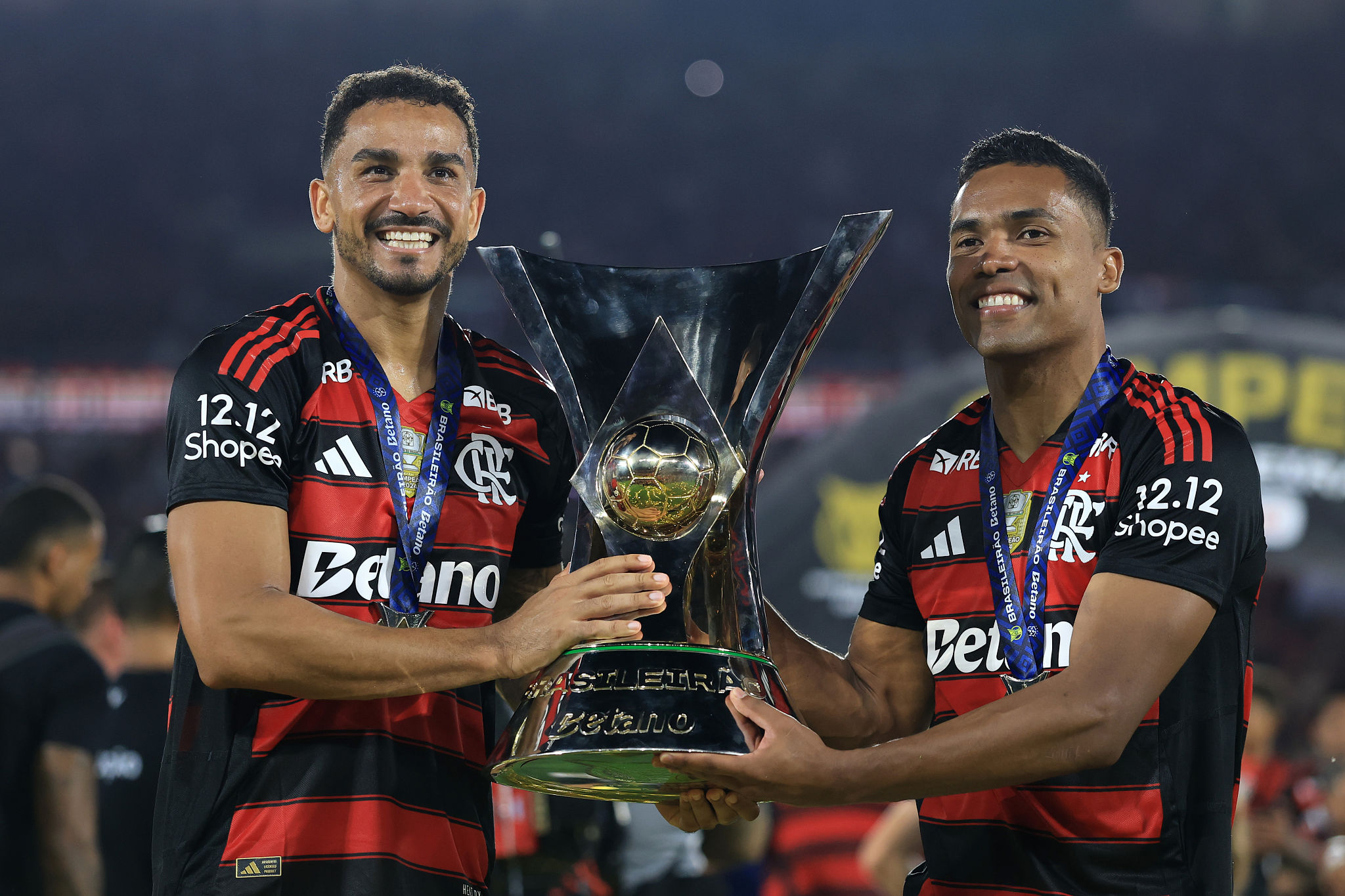 Gli ex Juve Danilo e Alex Sandro vincono il campionato col Flamengo