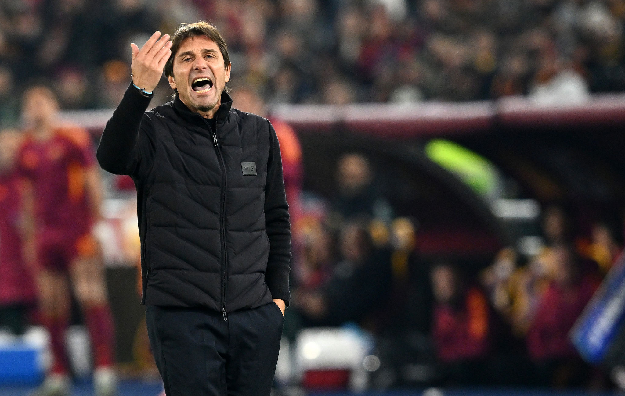 Conte avvisa la Juventus: “Elmetto e rispetto, ma a Napoli contano i tre punti”