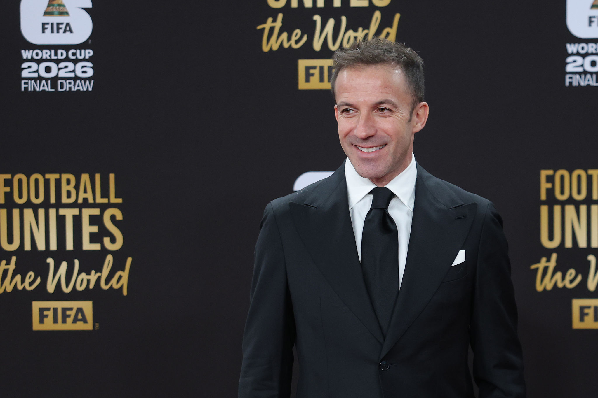 Del Piero, Juventus e Adidas presentano la collezione dedicata. I tifosi: “Quando in società?”