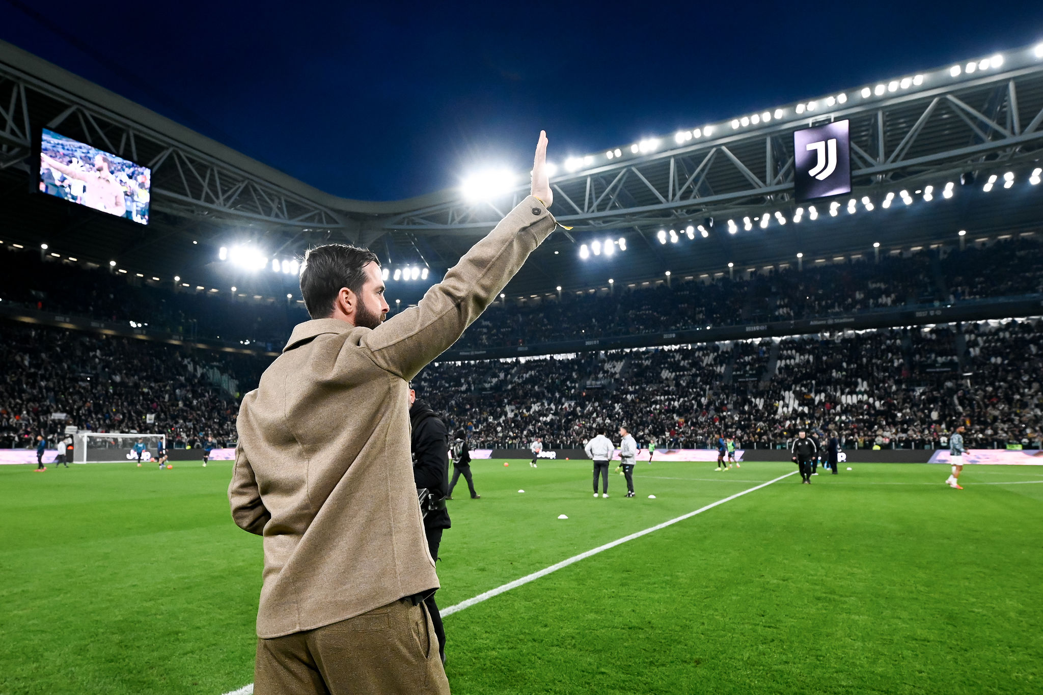 Pjanic annuncia il ritiro: “Il calcio è stato la mia musica”