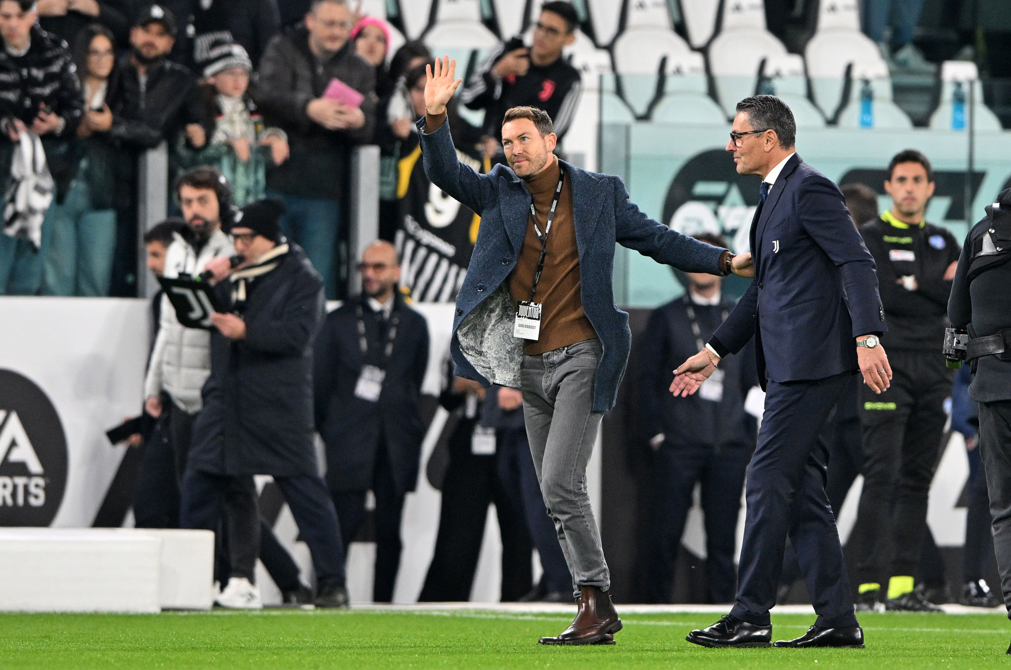 La Juventus non dimentica Lichtsteiner: gli auguri social per i suoi 42 anni