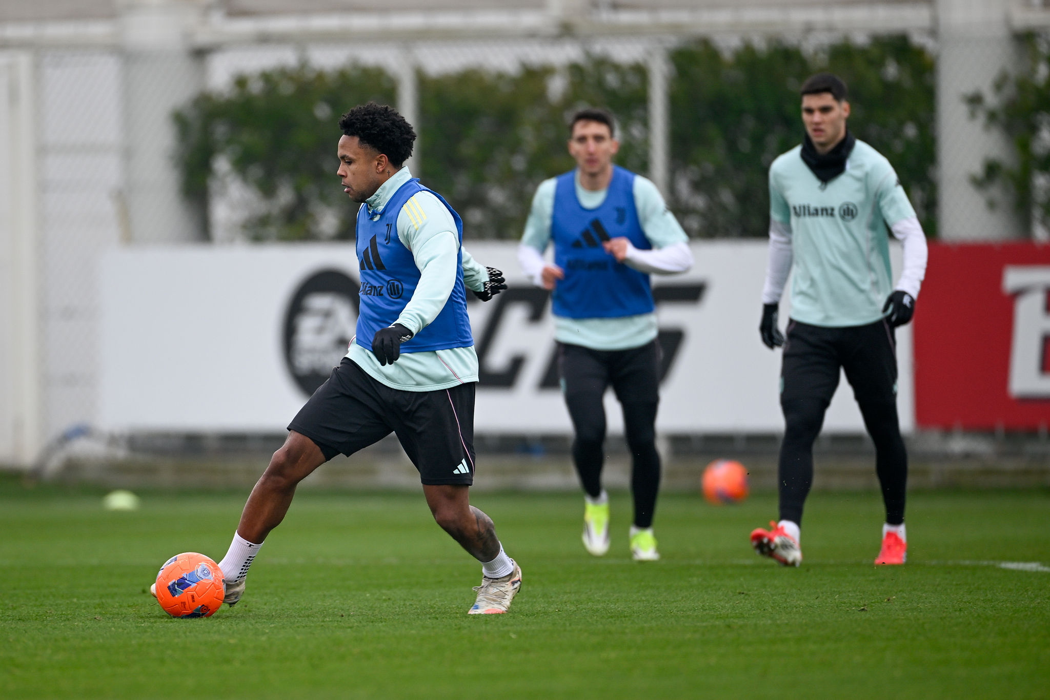 Rinnovo di McKennie, la Juventus frena: il nodo è la distanza economica
