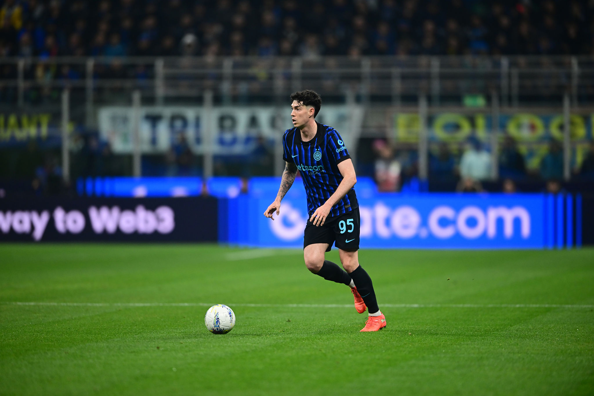 ✗ Insulti e minacce a Bastoni dopo Inter-Juve, la moglie chiude i social