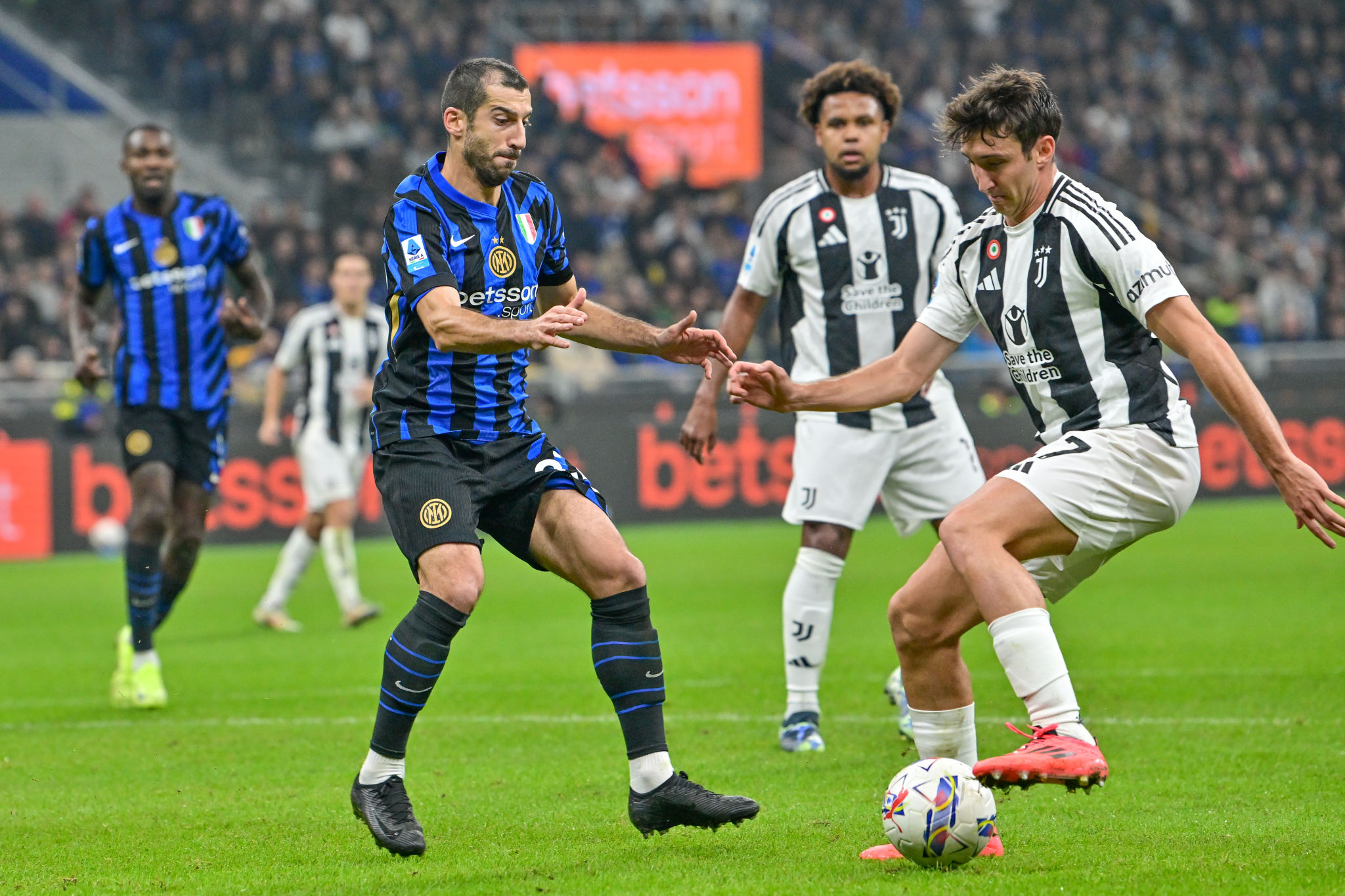 Collovati attacca Bastoni: "Un giocatore della nazionale non inganna, chieda scusa"