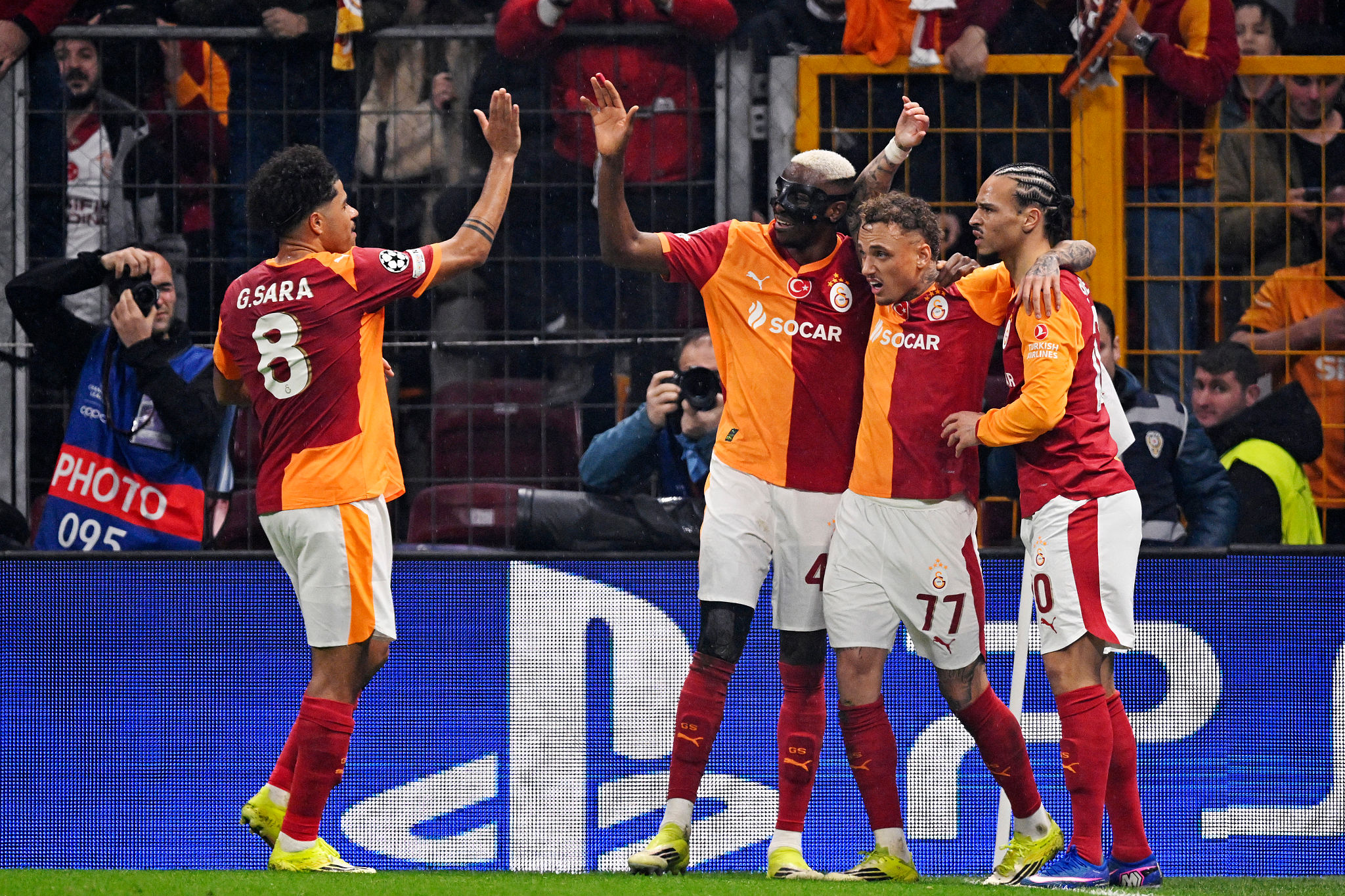 Osimhen si ferma per un problema al ginocchio. Ci sarà contro la Juventus?