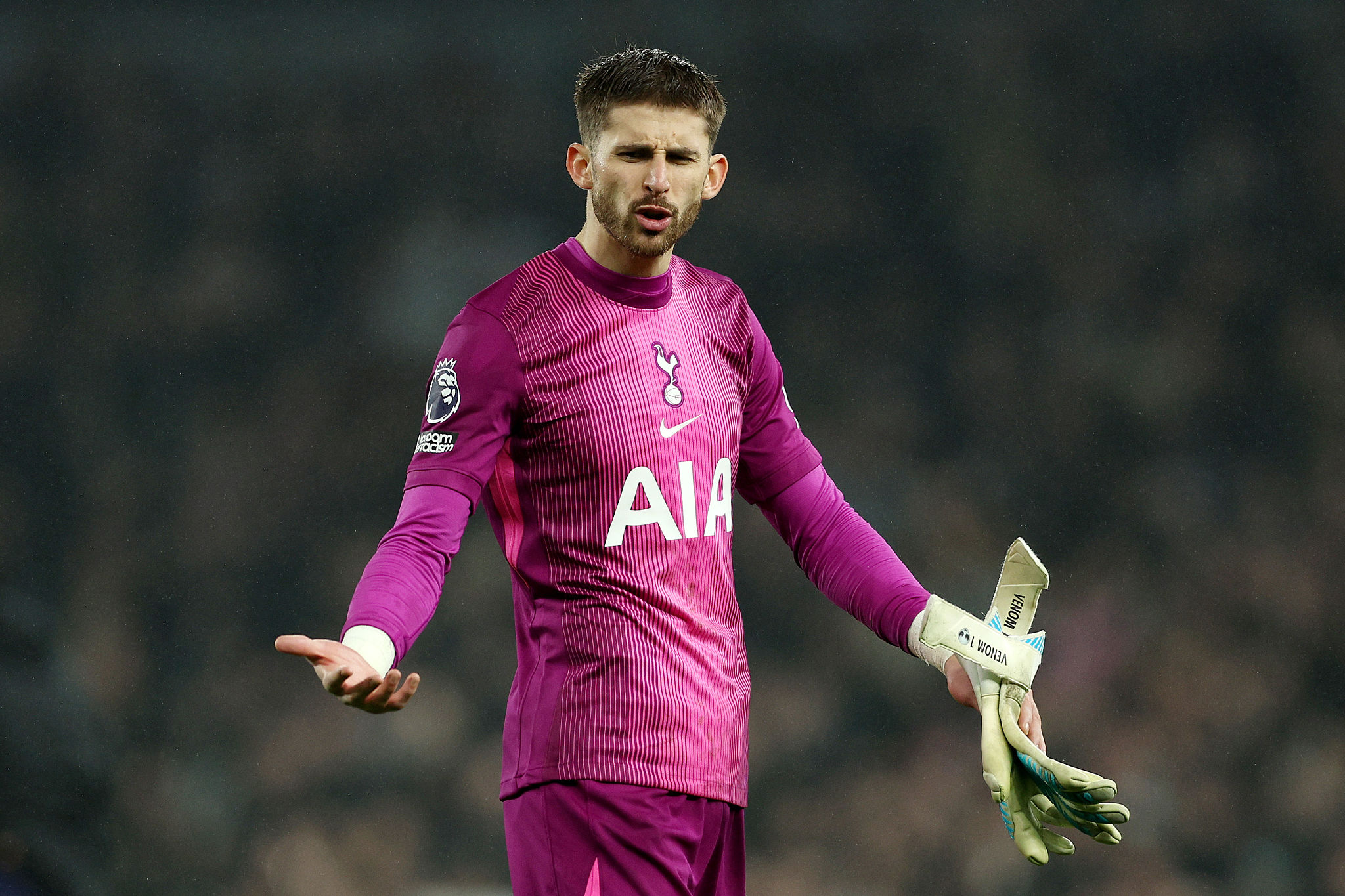 Juve, chi arriva in porta? Vicario in pole, Dibu Martinez…