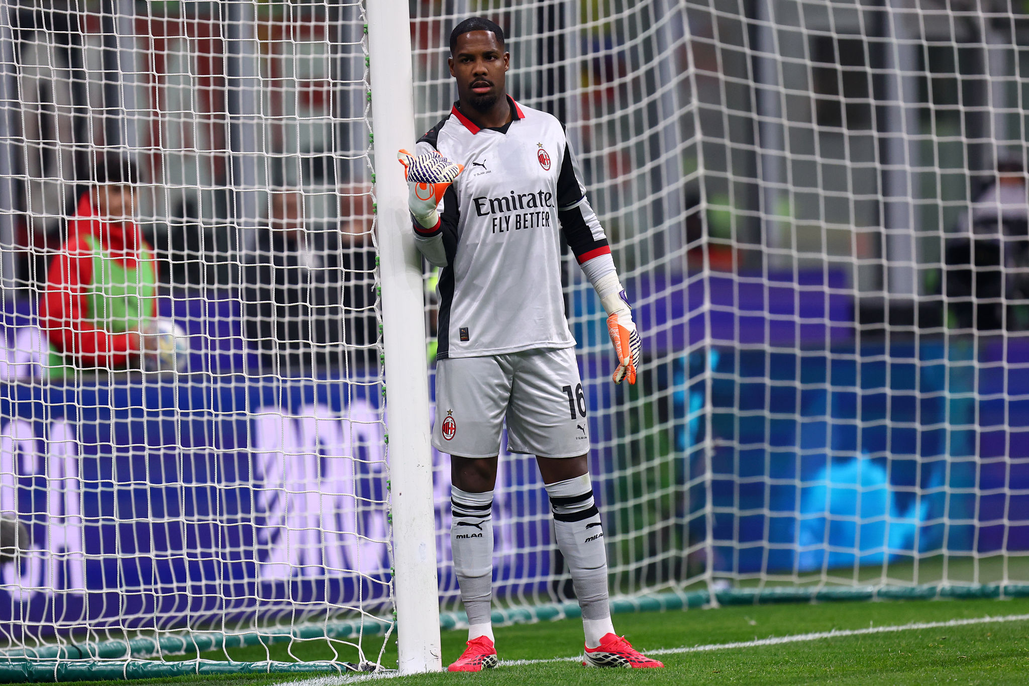 Tentativo per Maignan a dicembre: la Juventus ha sondato il portiere del Milan