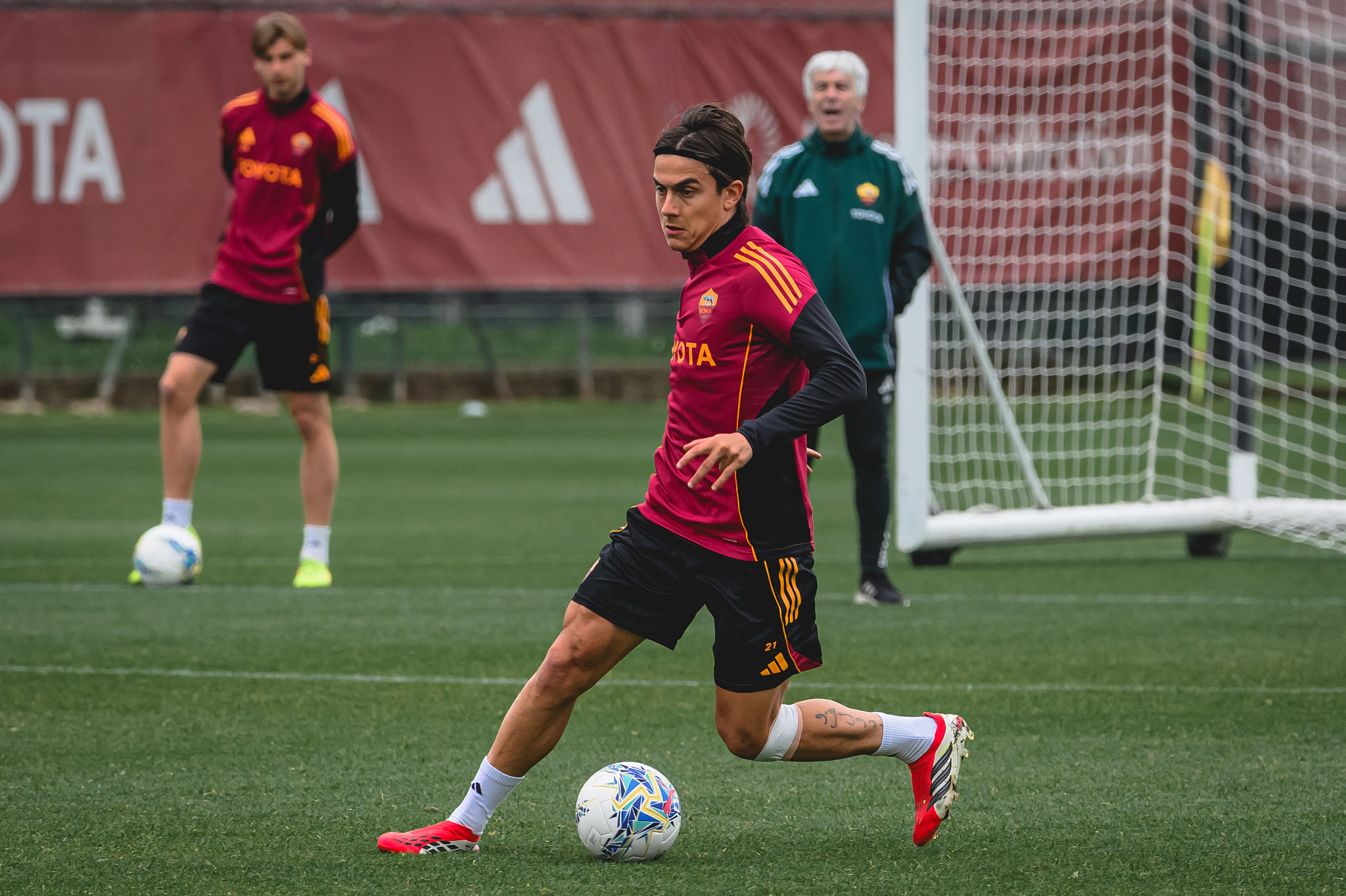 Dybala torna in gruppo, l'argentino a disposizione per la Juventus