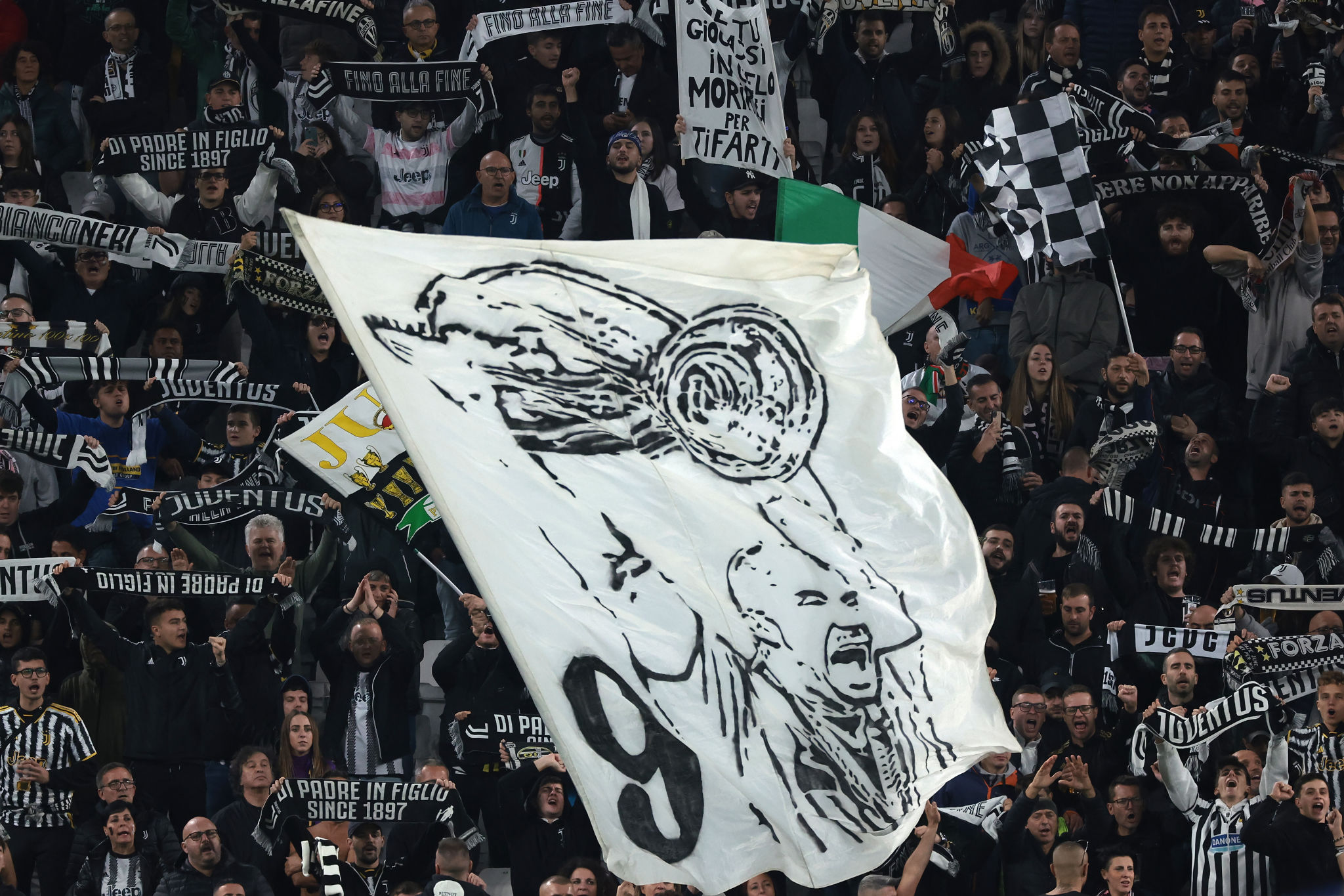 Vialli, il ricordo della Juventus nel giorno del compleanno: “Un esempio, sempre con noi”