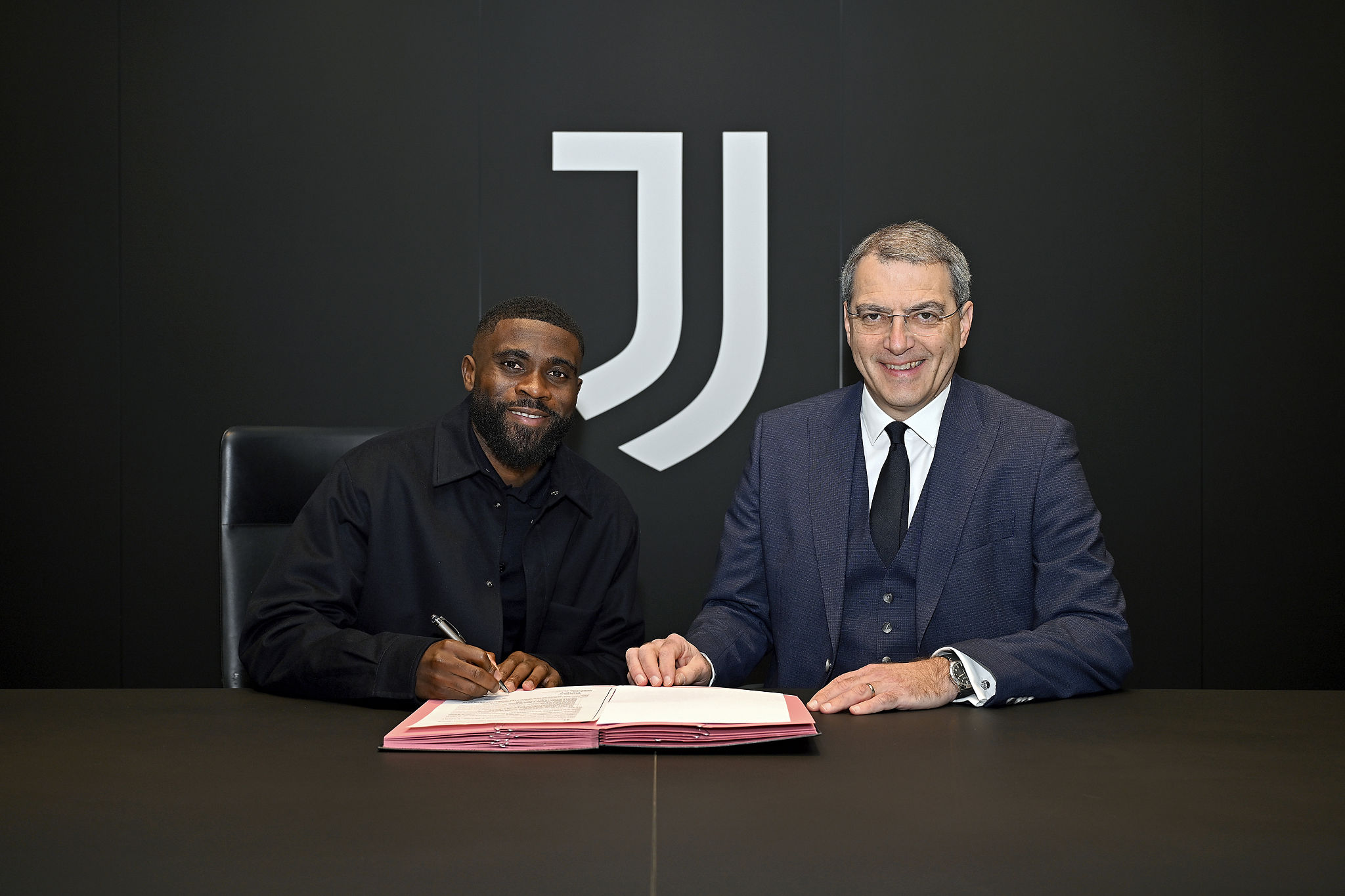 Boga si presenta: “Sognavo di giocare per la Juventus, sono qui per aiutare la squadra”