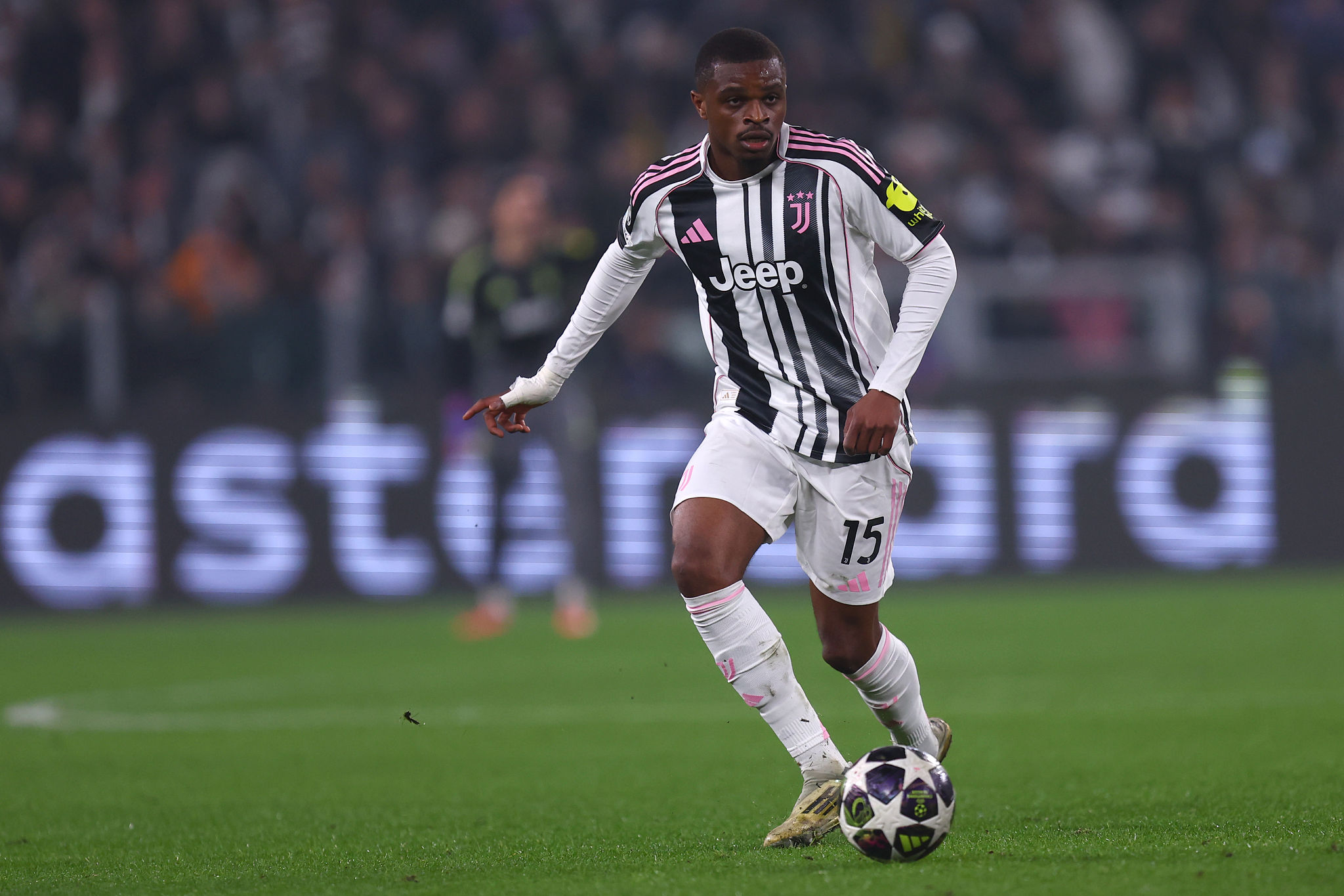 Sospiro di sollievo per Kalulu: il difensore ci sarà contro la Roma