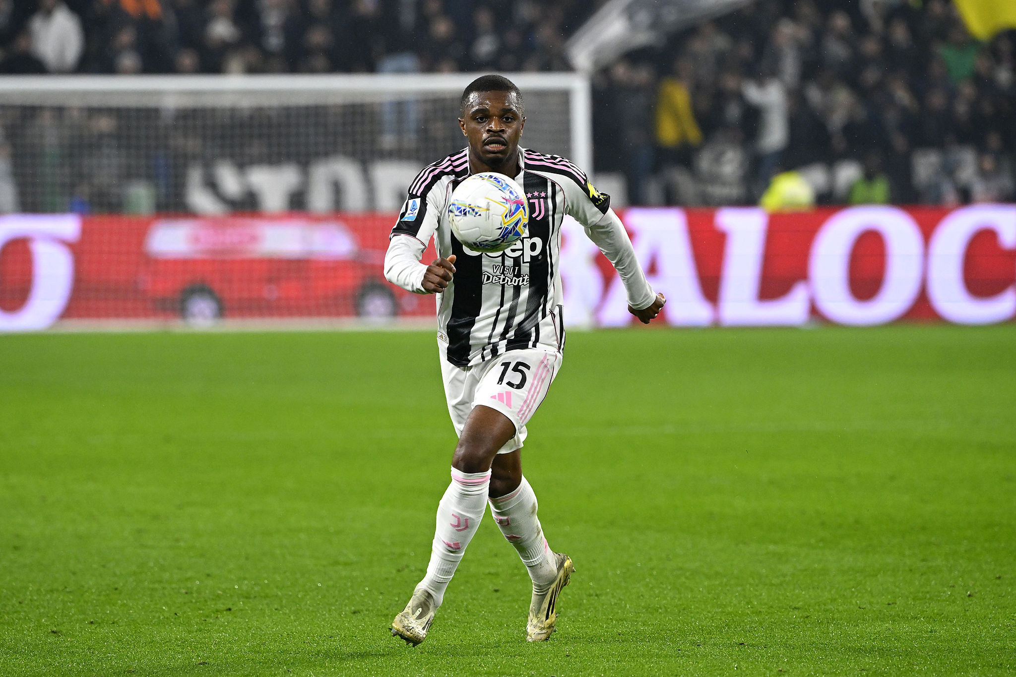 Kalulu stakanovista, sempre presente nelle 34 partite della Juventus