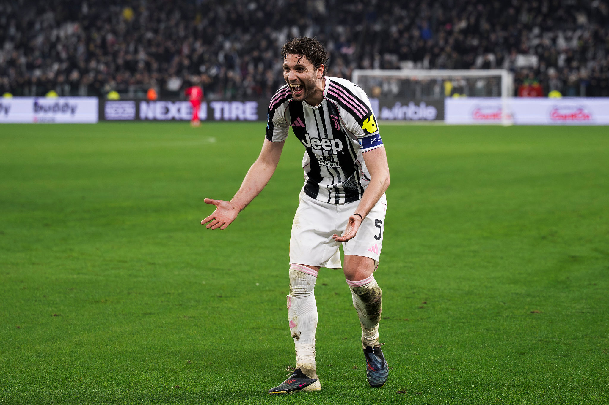 Locatelli in stile Oscar: il centrocampista bianconero si cala nel mood