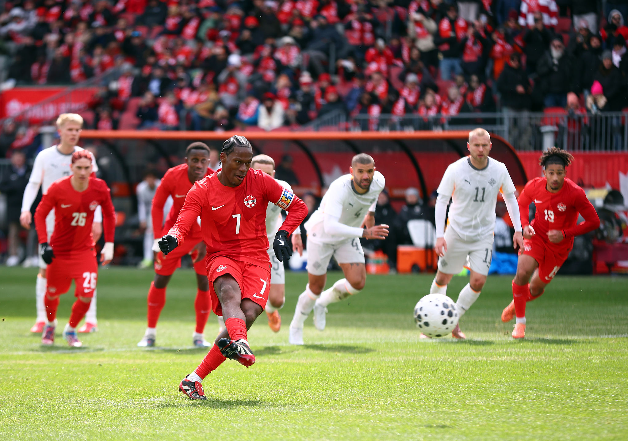 David ritrova il gol, una doppietta che accende la corsa all’attacco della Juventus