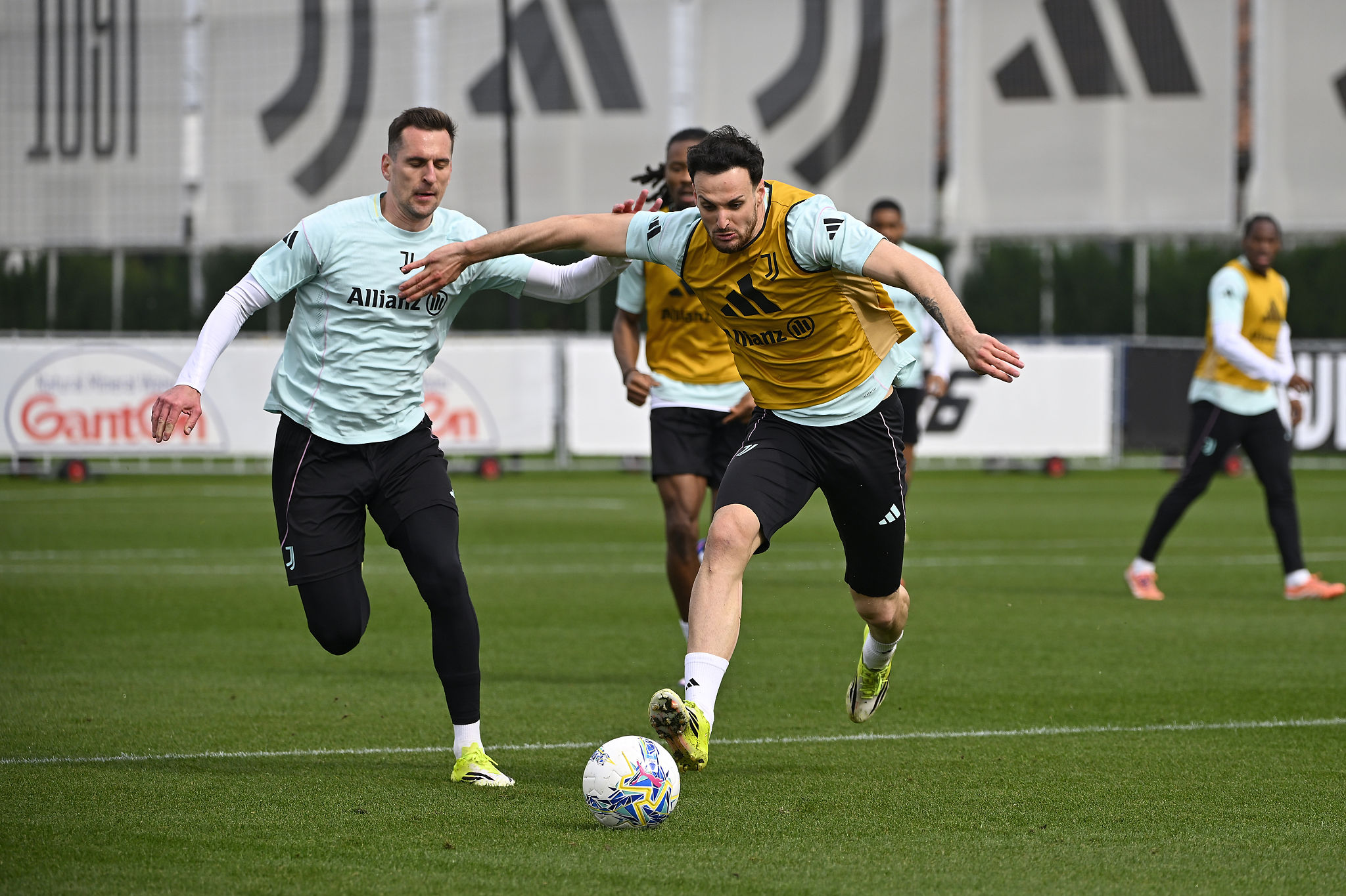 ✗ Milik torna al gol in allenamento: la lunga rincorsa del polacco