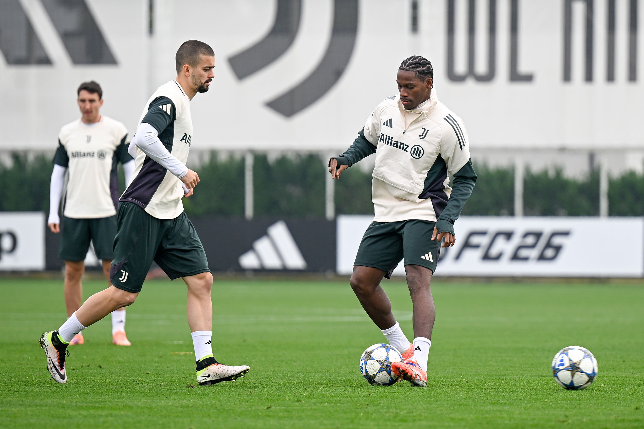 Zhegrova e David, la Juventus valuta il loro addio: possibile risparmio oltre i 20 milioni