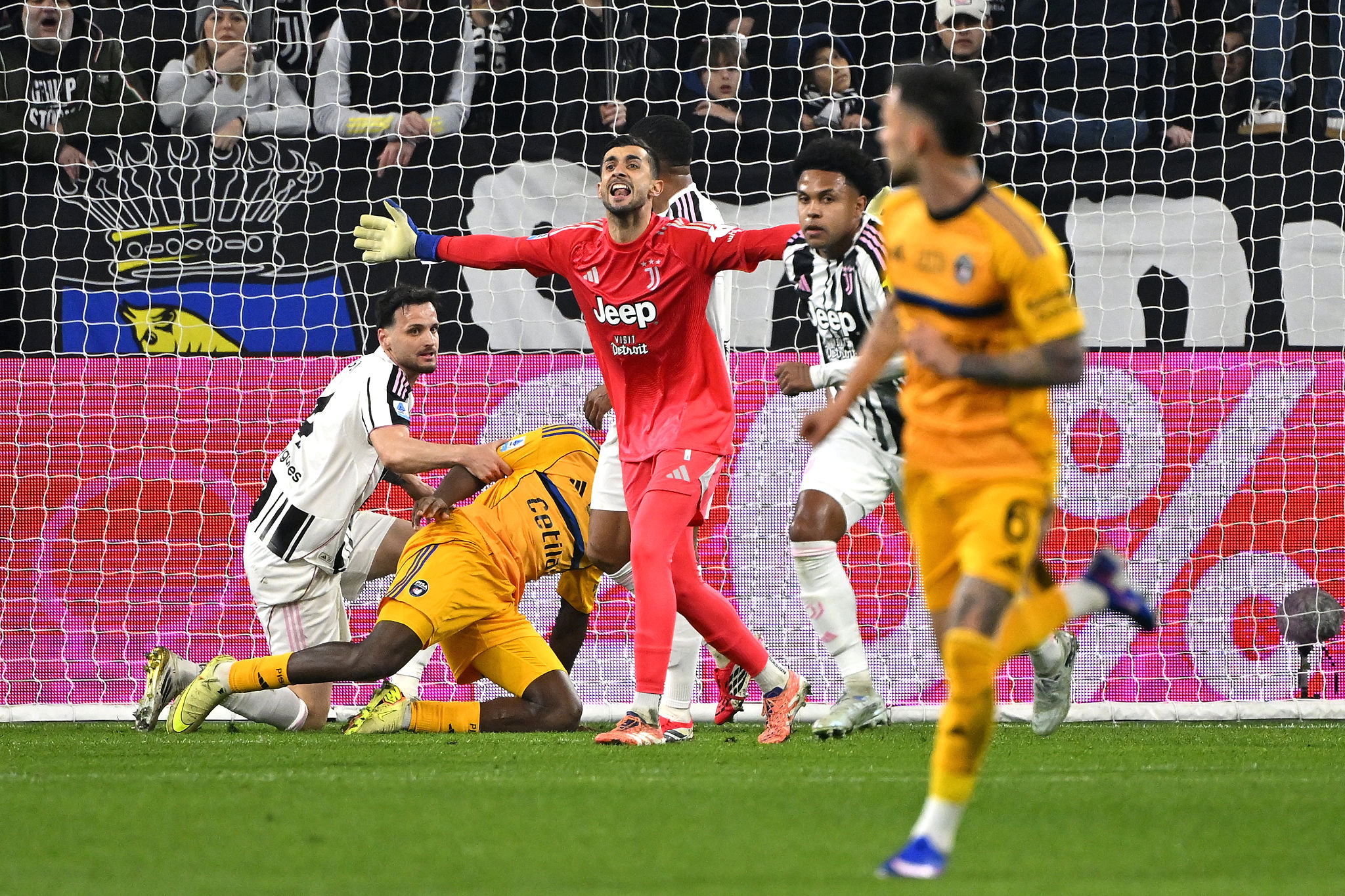 Porte girevoli alla Juventus: Perin non subisce gol, ma Spalletti pensa a Di Gregorio