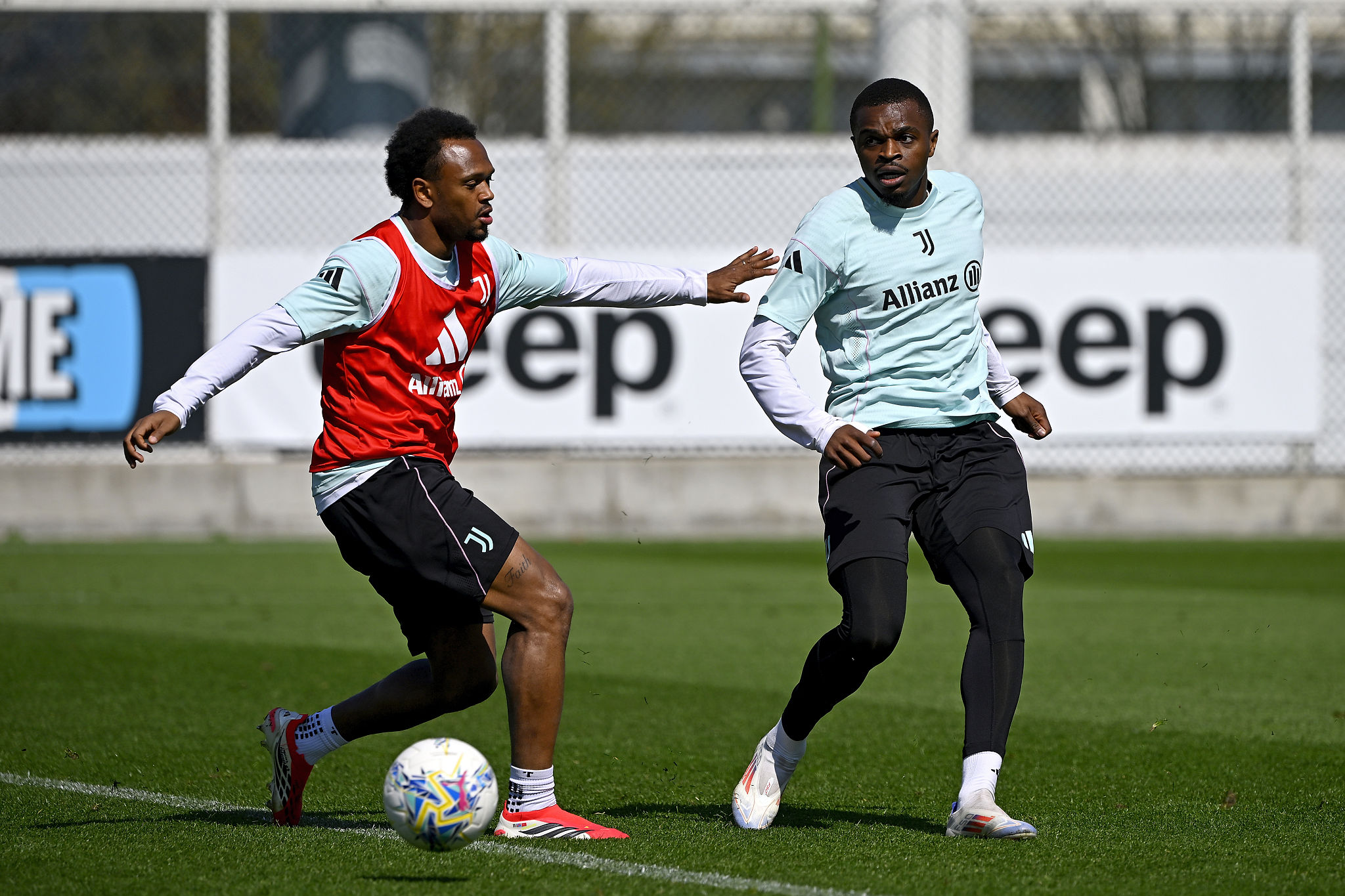 Openda ai saluti, la Juventus cerca acquirenti per l’attaccante: rottura tra le due parti