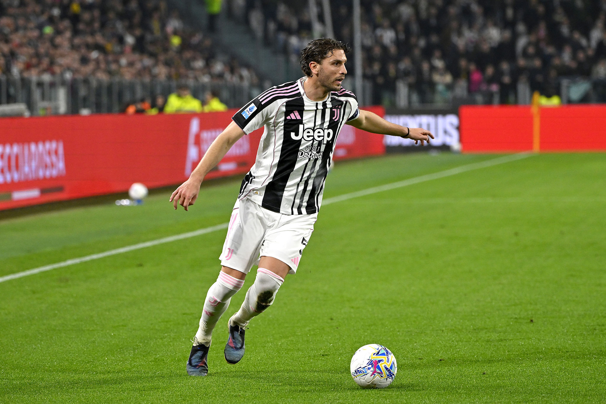 La Juve travolge il Pisa, Locatelli suona la carica: la Champions si decide a Udine