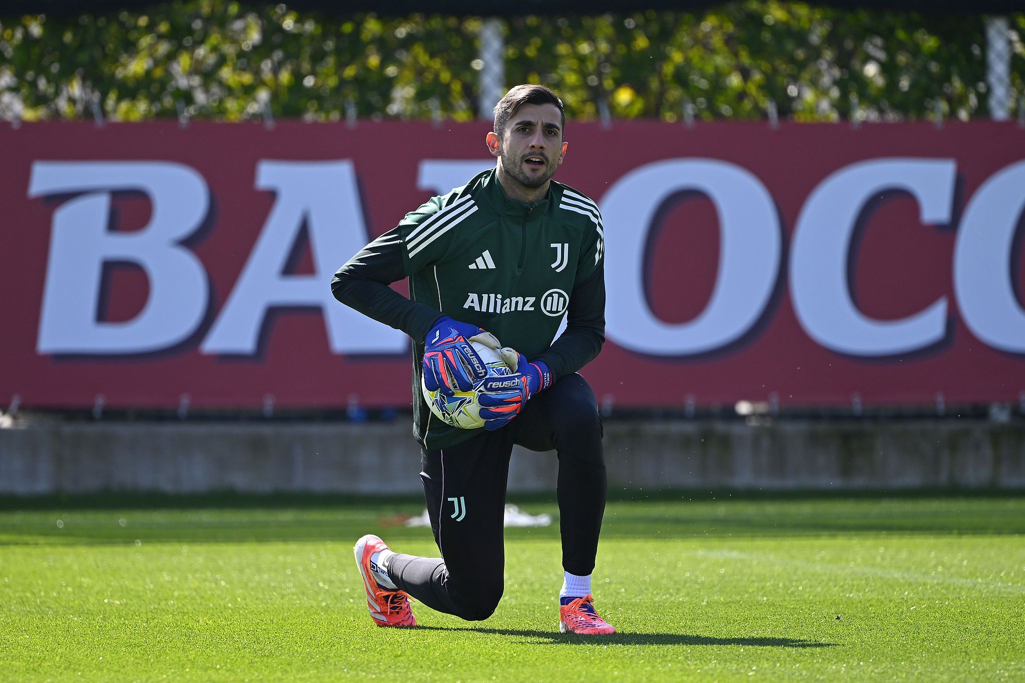 La porta della Juve cambia padrone: Perin titolare, si cerca un nuovo numero uno