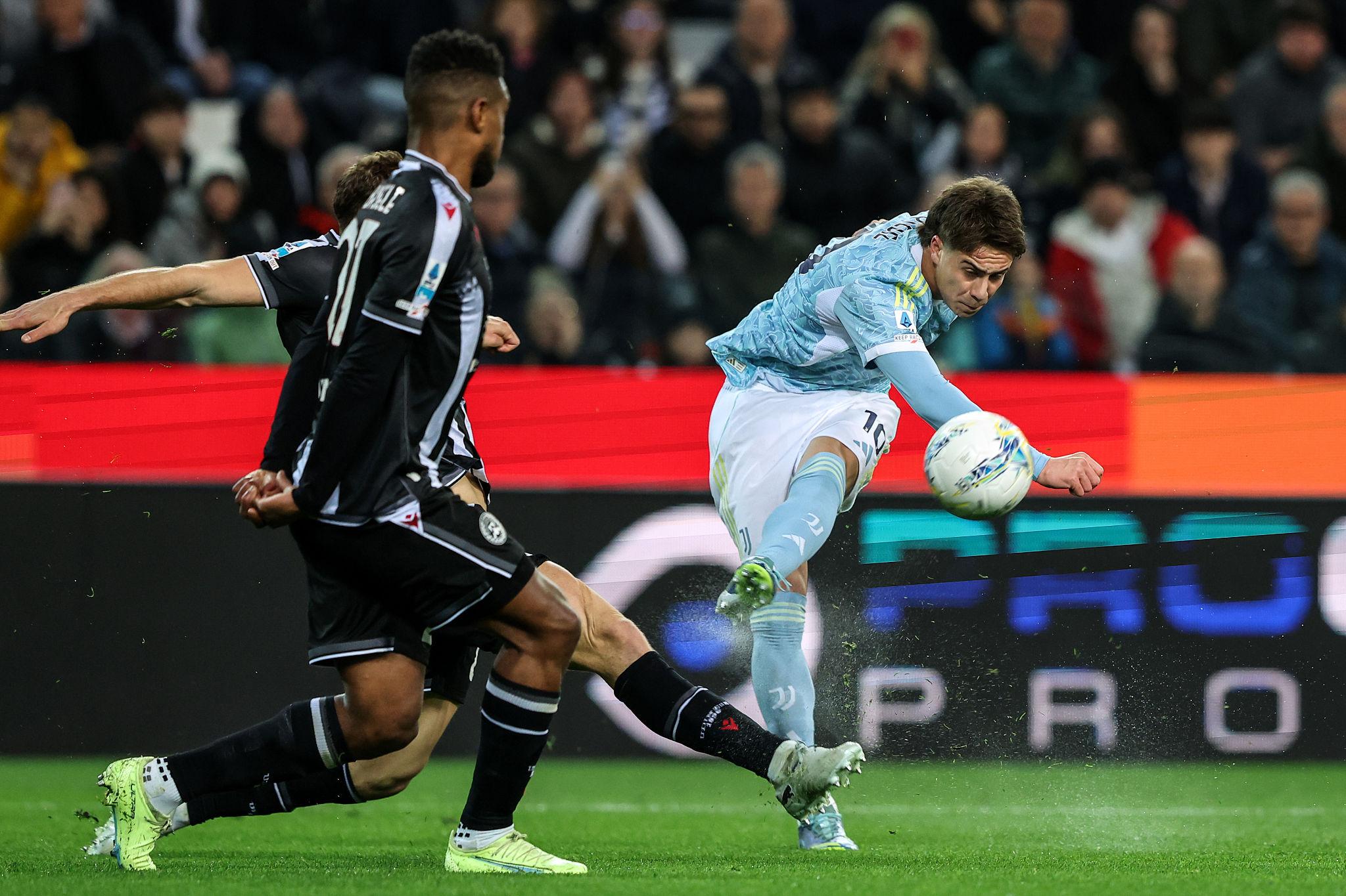 Yildiz si prende per mano la Juventus, doppia cifra gol e assist: con l’Udinese la miglior prestazione dell’anno