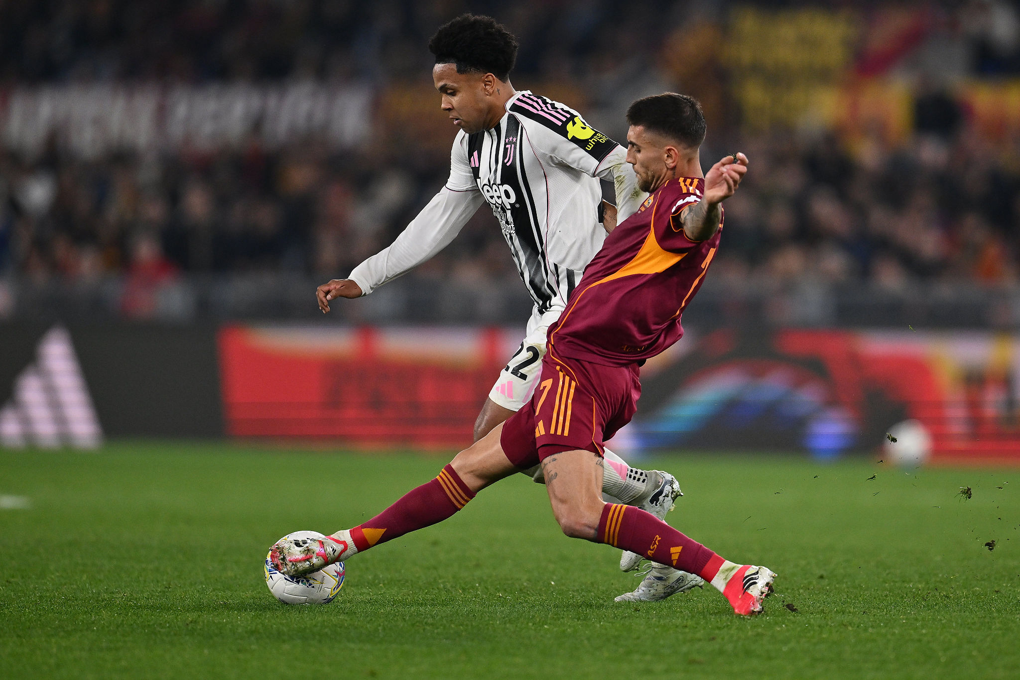 Rinnovi per Yildiz e McKennie, la Juventus costruisce il futuro ma la Premier League osserva Kalulu