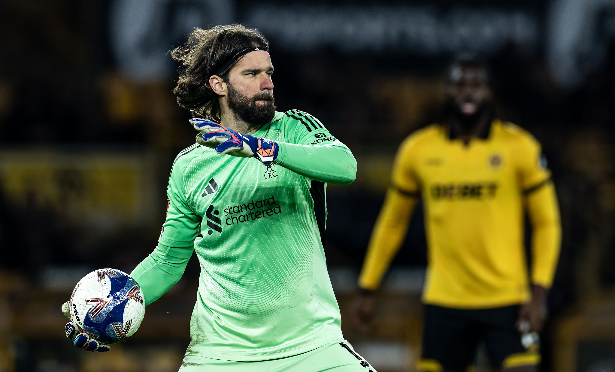 Alisson apre alla Juventus, il portiere brasiliano valuta l’offerta bianconera: le ultime