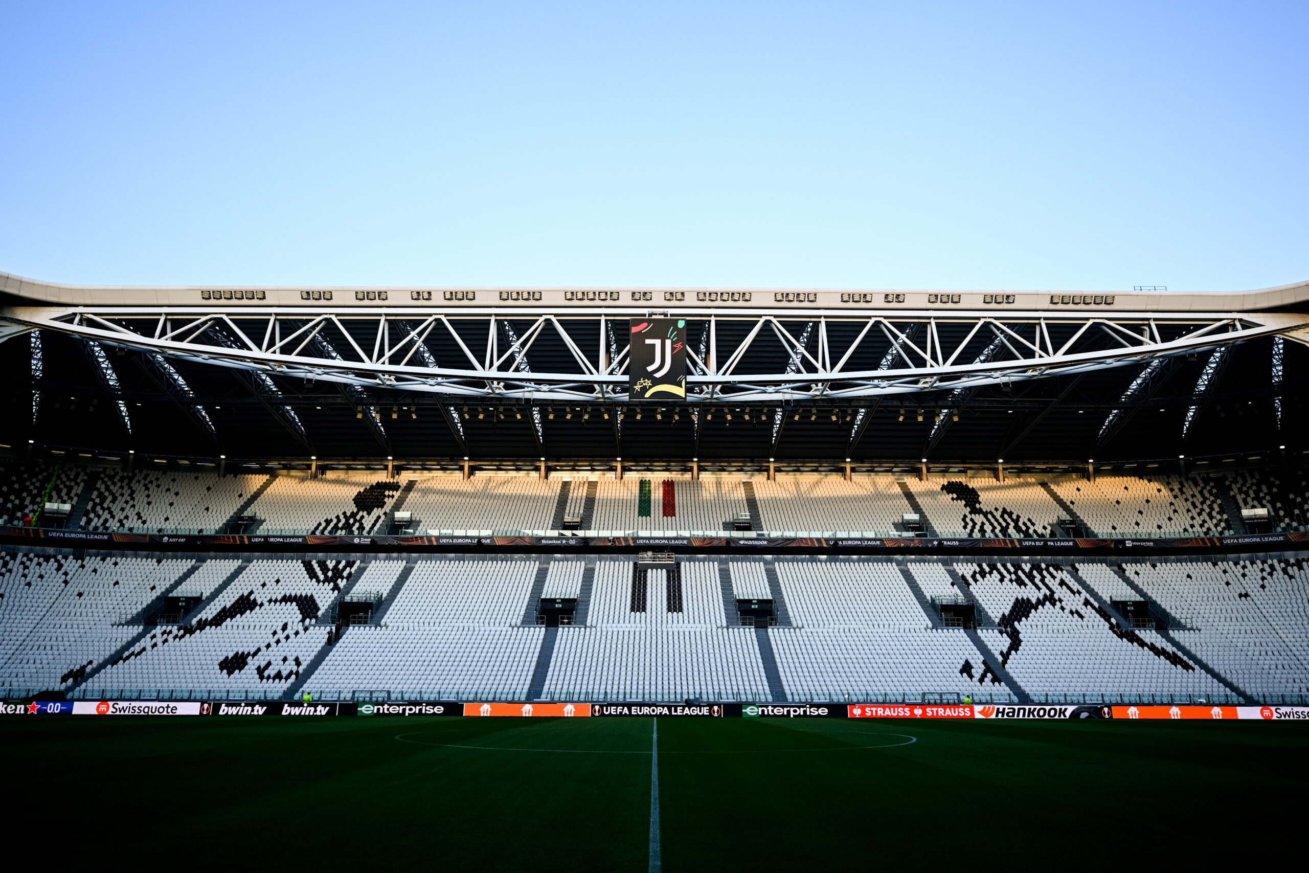 Gila, il Milan accelera ma la Juve resta in corsa per il difensore