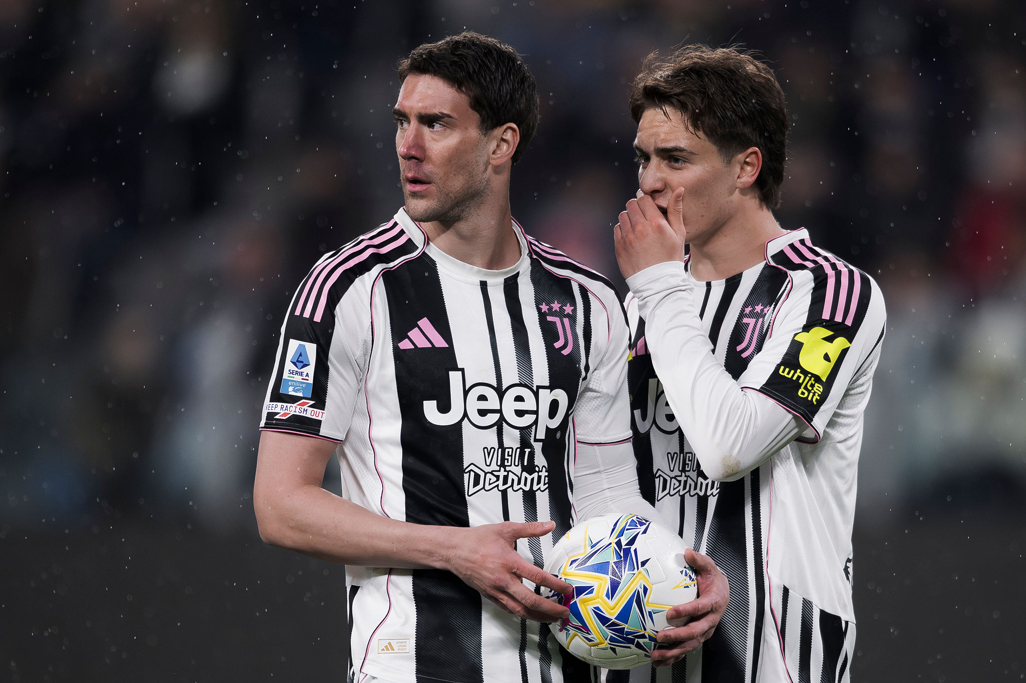 Yildiz rinuncia alla festa Mondiale per consolare Zhegrova: un abbraccio che unisce la Juventus