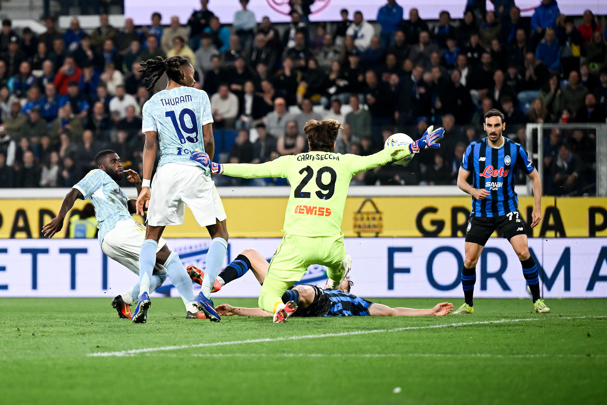 Boga non si ferma più: un gol e un record in trasferta con la Juventus