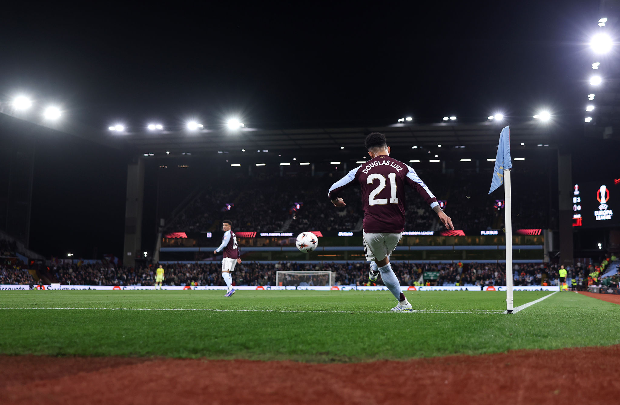 Douglas Luiz, l’Aston Villa chiede lo sconto: la Juventus di fronte a un bivio