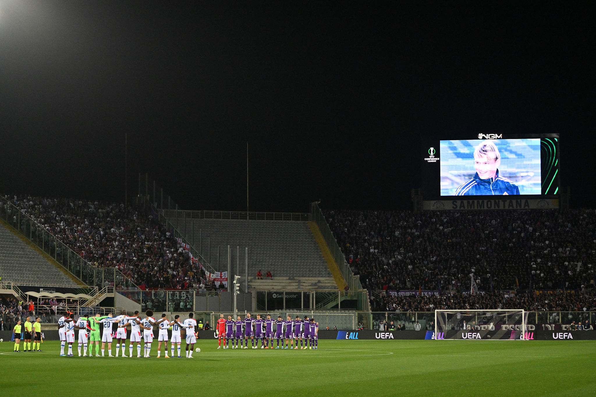 Lutto al braccio e silenzio per Manninger: la Juve ricorda l’ex portiere contro il Bologna