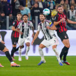 Gelo tra Locatelli e Rabiot: il francese nega la mano al capitano della Juventus