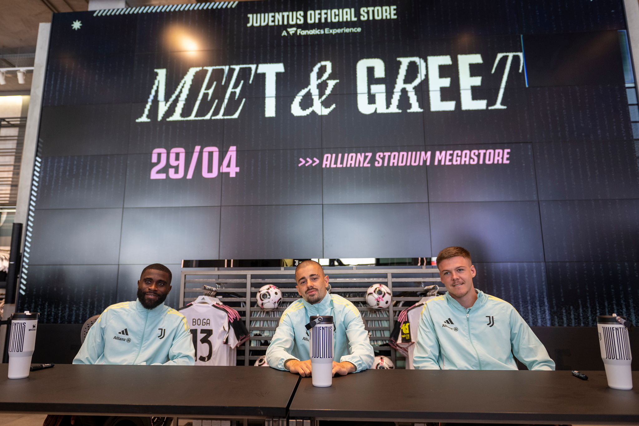 Boga, Holm e Zhegrova protagonisti allo Juventus Store: un pomeriggio di autografi e foto con i tifosi