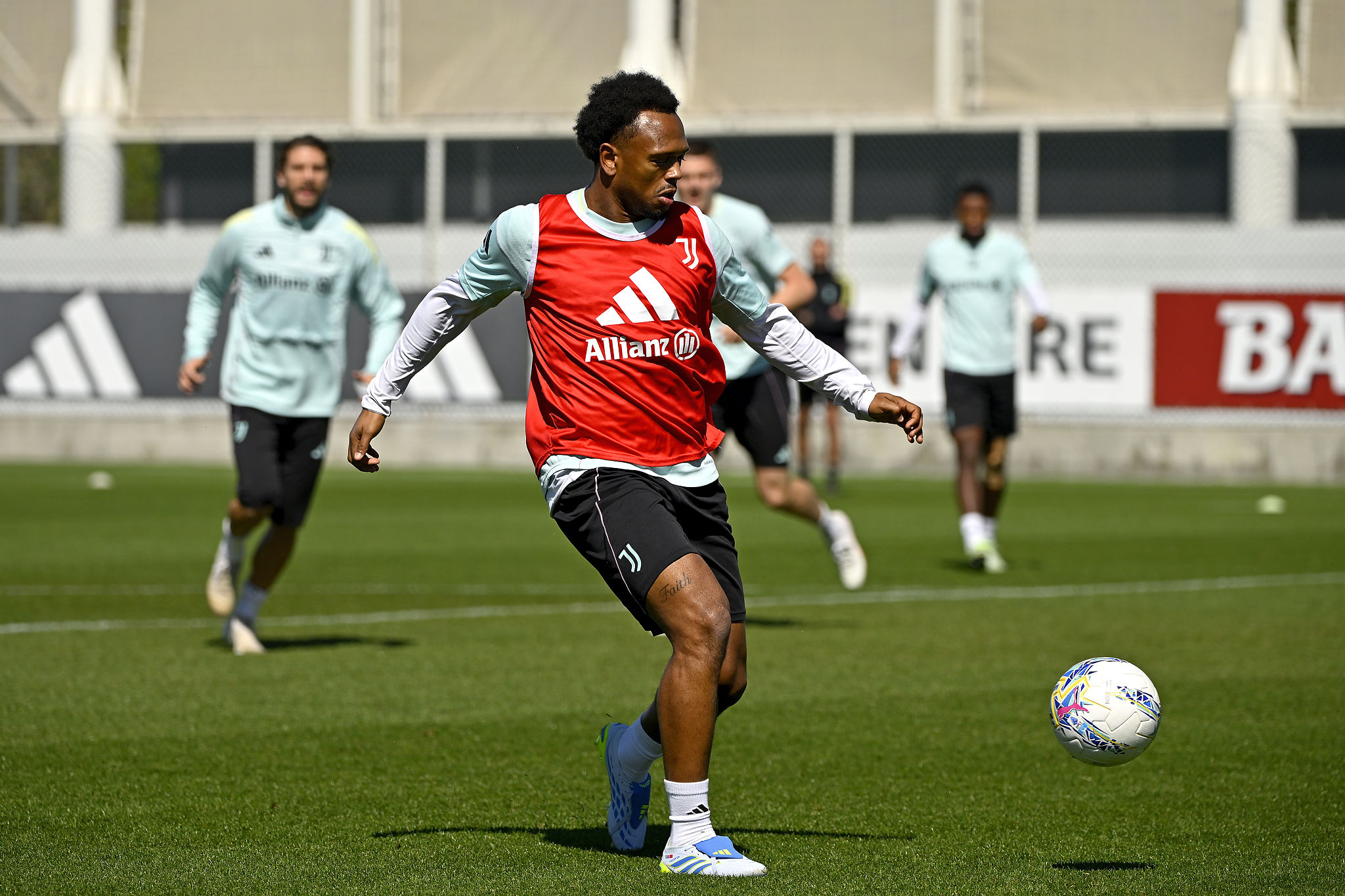 Openda verso l'addio alla Juventus: il Lens spera nel ritorno