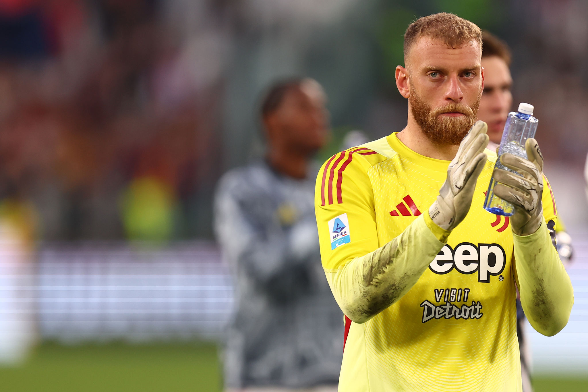 Di Gregorio para un rigore e salva la Juve, il Genoa spaventa Spalletti