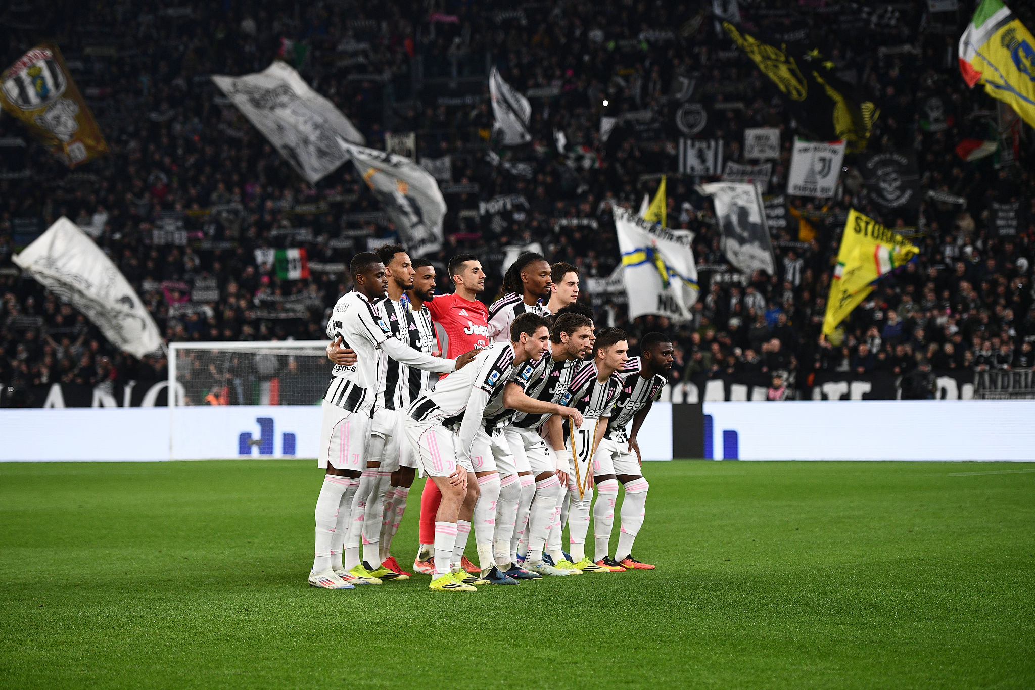 Siparietto nel tunnel tra Cambiaso e Kalulu prima della sfida con il Bologna: l’accaduto